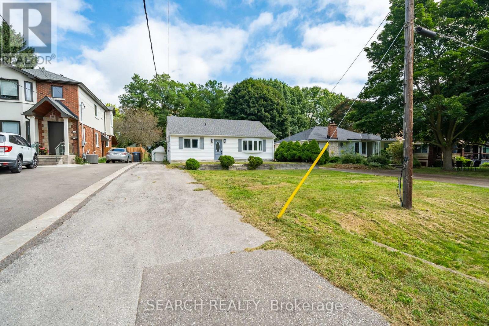 1079 Deta Road, Mississauga, Ontario  L5E 2R6 - Photo 6 - W12465644