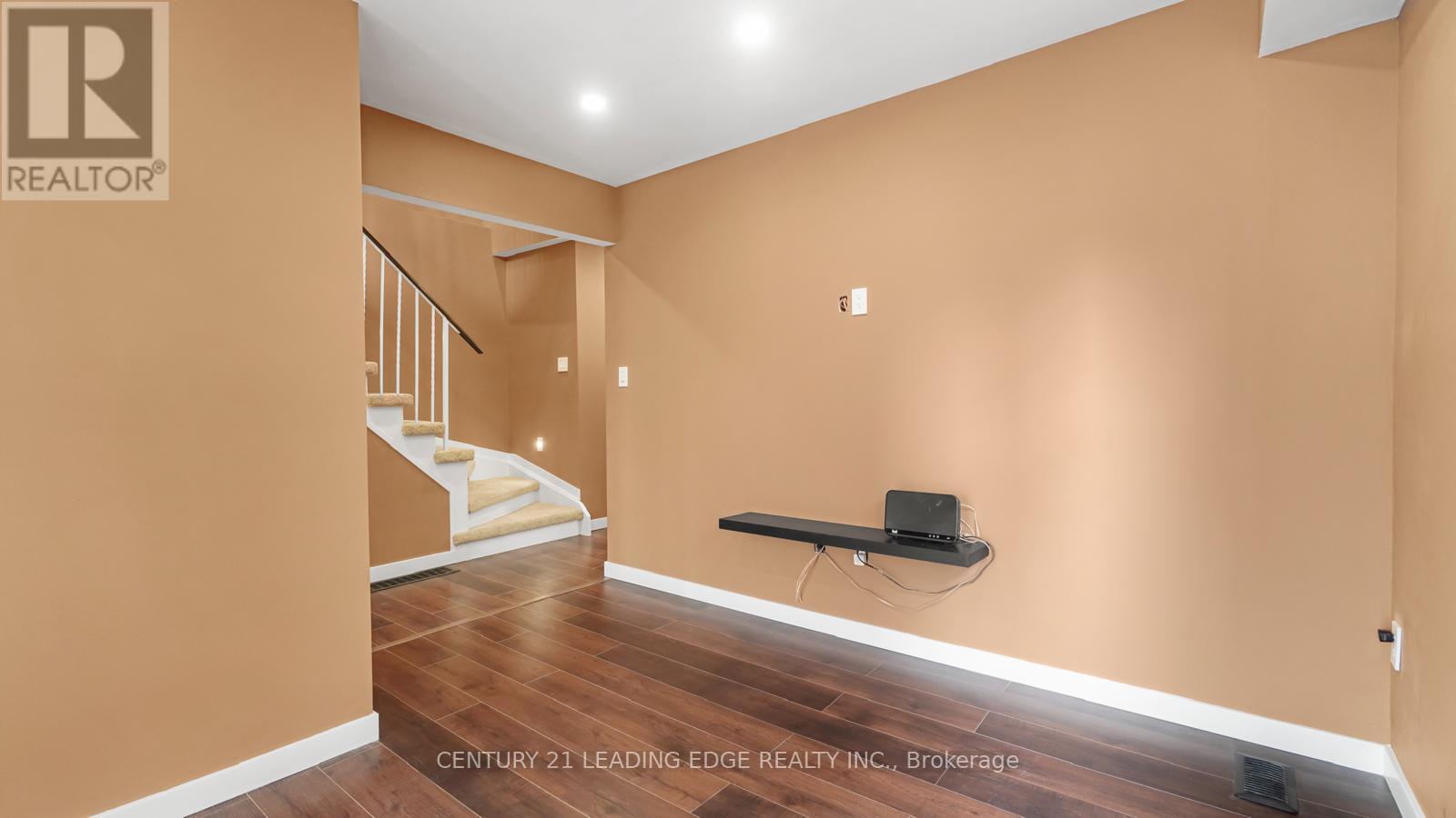 4064 Teakwood Drive, Mississauga (Creditview), Ontario  L5C 3L5 - Photo 12 - W12465649