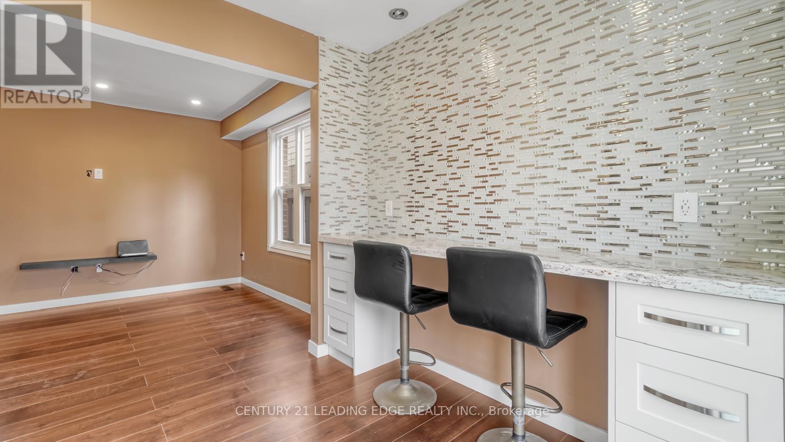 4064 Teakwood Drive, Mississauga (Creditview), Ontario  L5C 3L5 - Photo 14 - W12465649