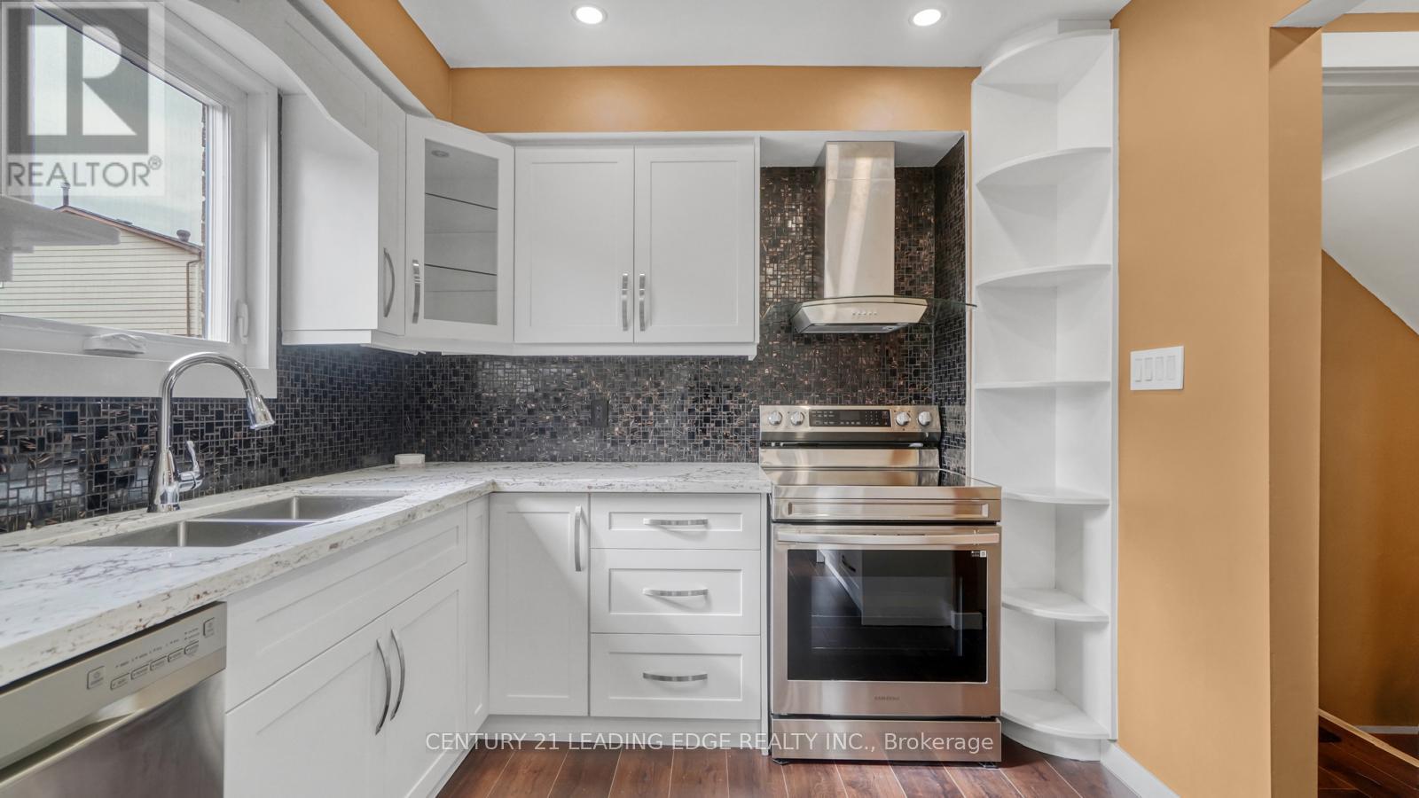 4064 Teakwood Drive, Mississauga (Creditview), Ontario  L5C 3L5 - Photo 16 - W12465649