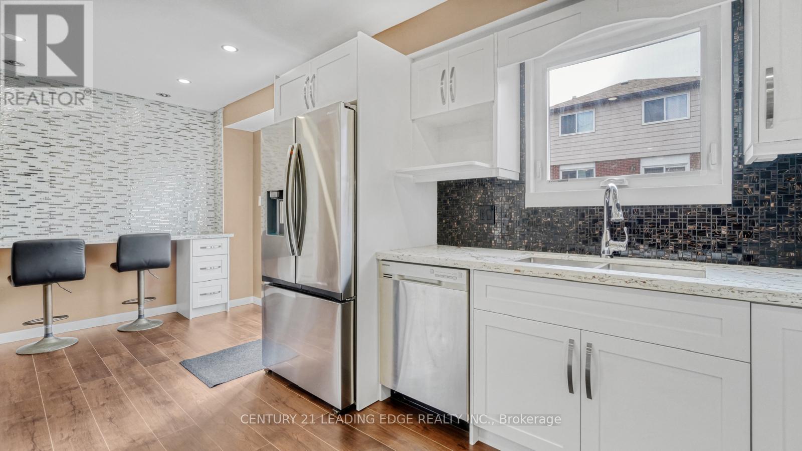 4064 Teakwood Drive, Mississauga (Creditview), Ontario  L5C 3L5 - Photo 17 - W12465649