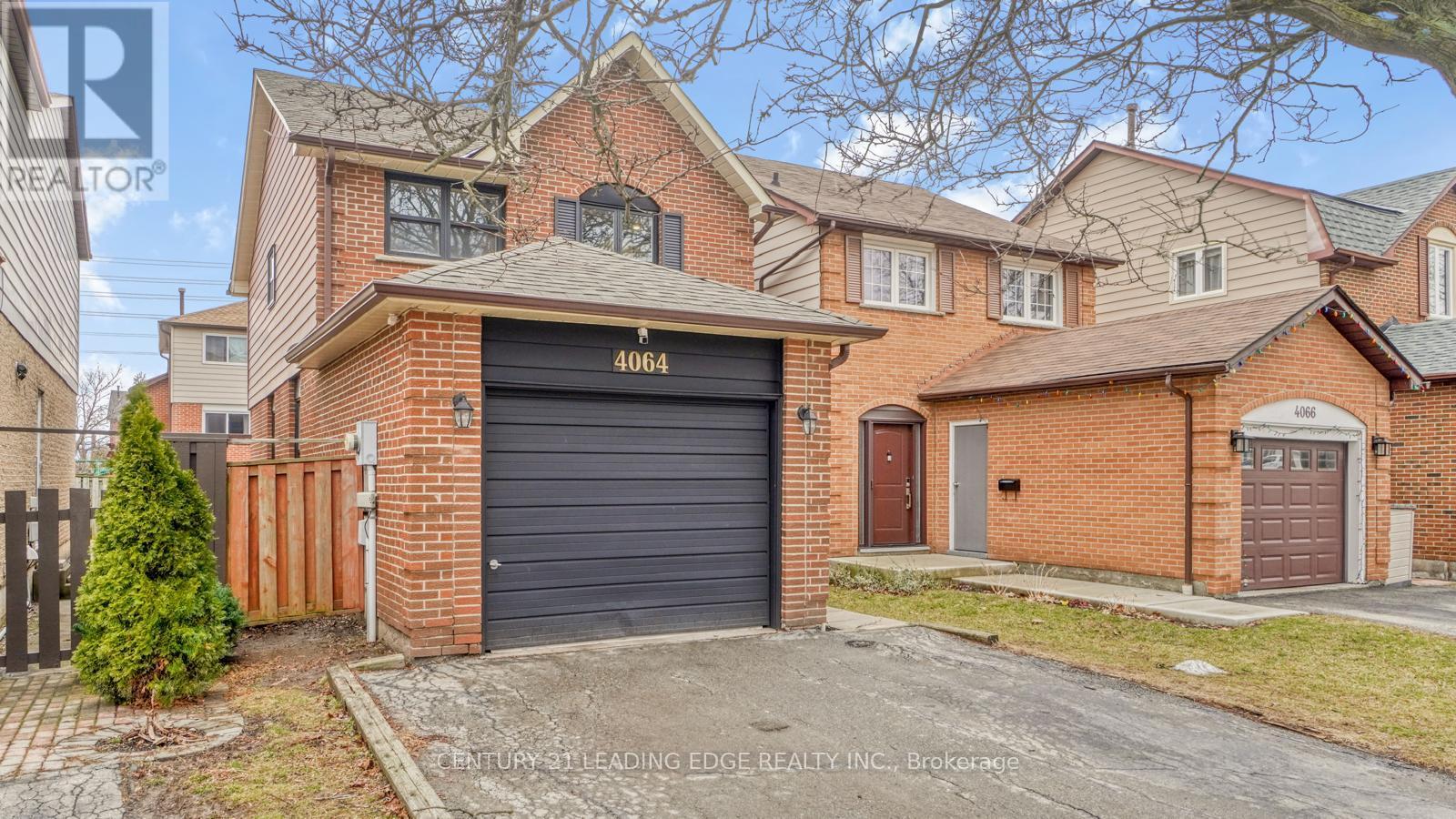 4064 Teakwood Drive, Mississauga (Creditview), Ontario  L5C 3L5 - Photo 2 - W12465649