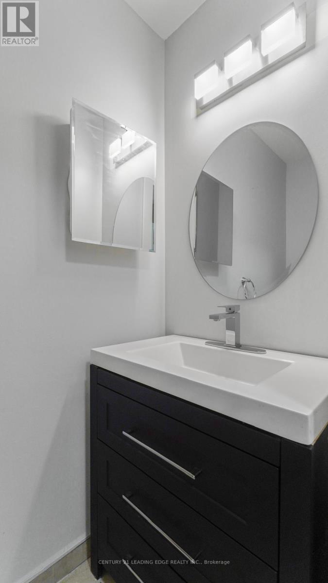 4064 Teakwood Drive, Mississauga (Creditview), Ontario  L5C 3L5 - Photo 20 - W12465649