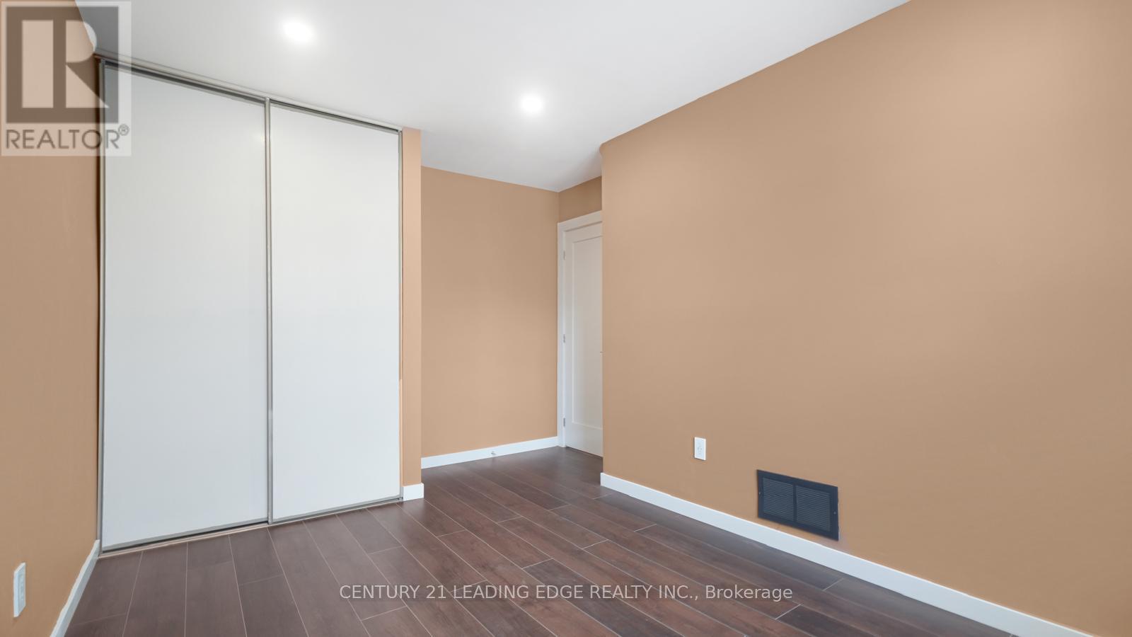 4064 Teakwood Drive, Mississauga (Creditview), Ontario  L5C 3L5 - Photo 26 - W12465649