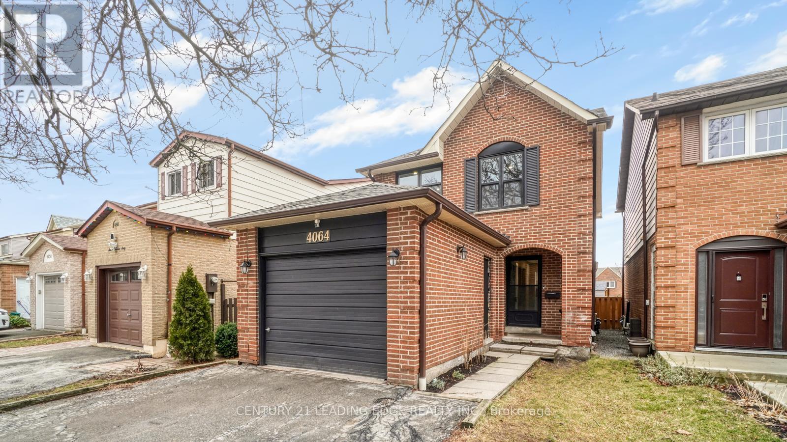 4064 Teakwood Drive, Mississauga (Creditview), Ontario  L5C 3L5 - Photo 3 - W12465649