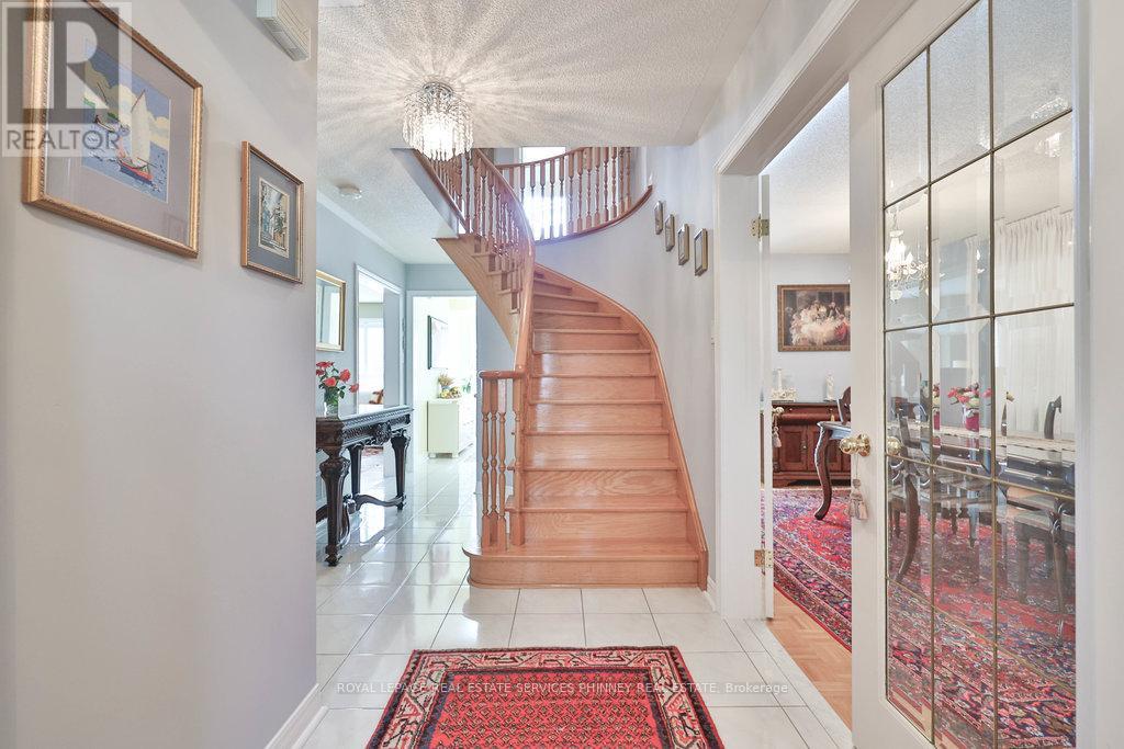 5310 Shackleton Way, Mississauga, Ontario  L5R 3J6 - Photo 3 - W12465667