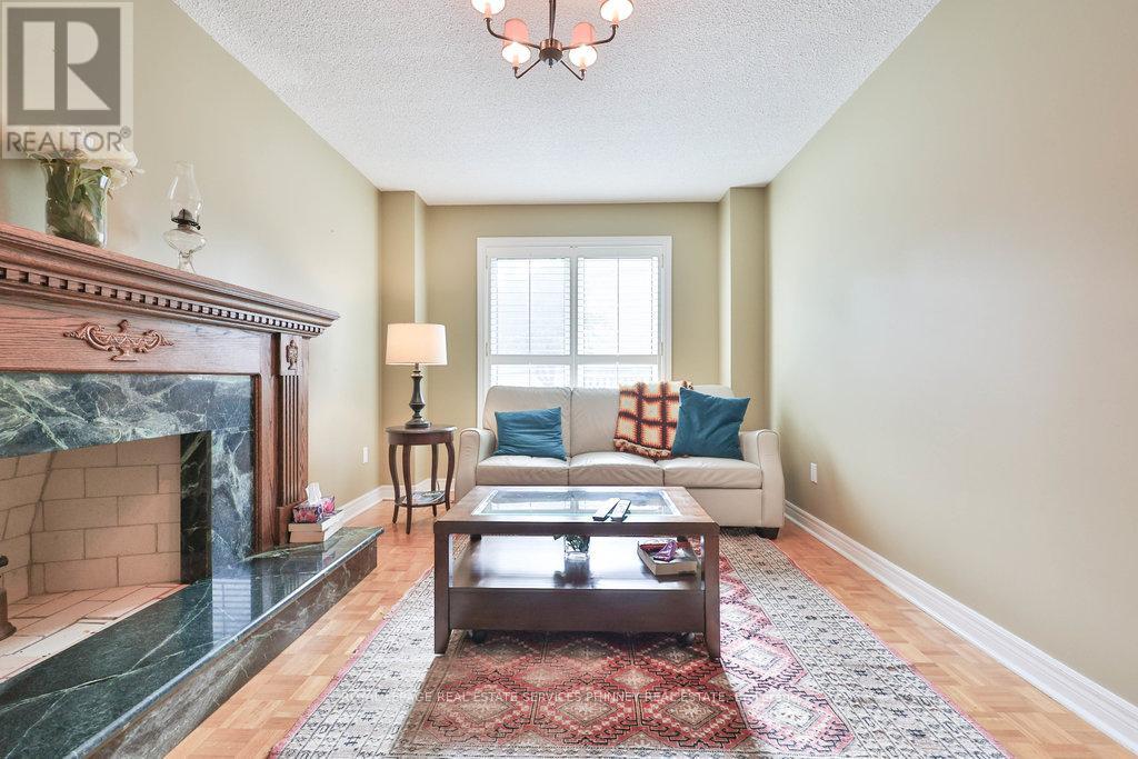 5310 Shackleton Way, Mississauga, Ontario  L5R 3J6 - Photo 8 - W12465667