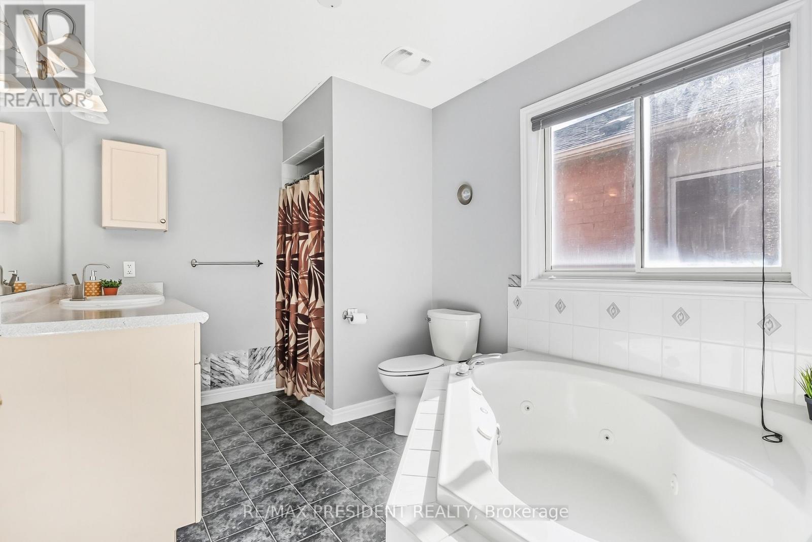 932 Ledbury Crescent, Mississauga (East Credit), Ontario  L5V 2R3 - Photo 35 - W12465669