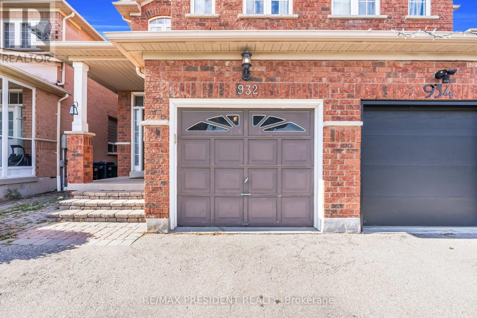 932 Ledbury Crescent, Mississauga (East Credit), Ontario  L5V 2R3 - Photo 6 - W12465669