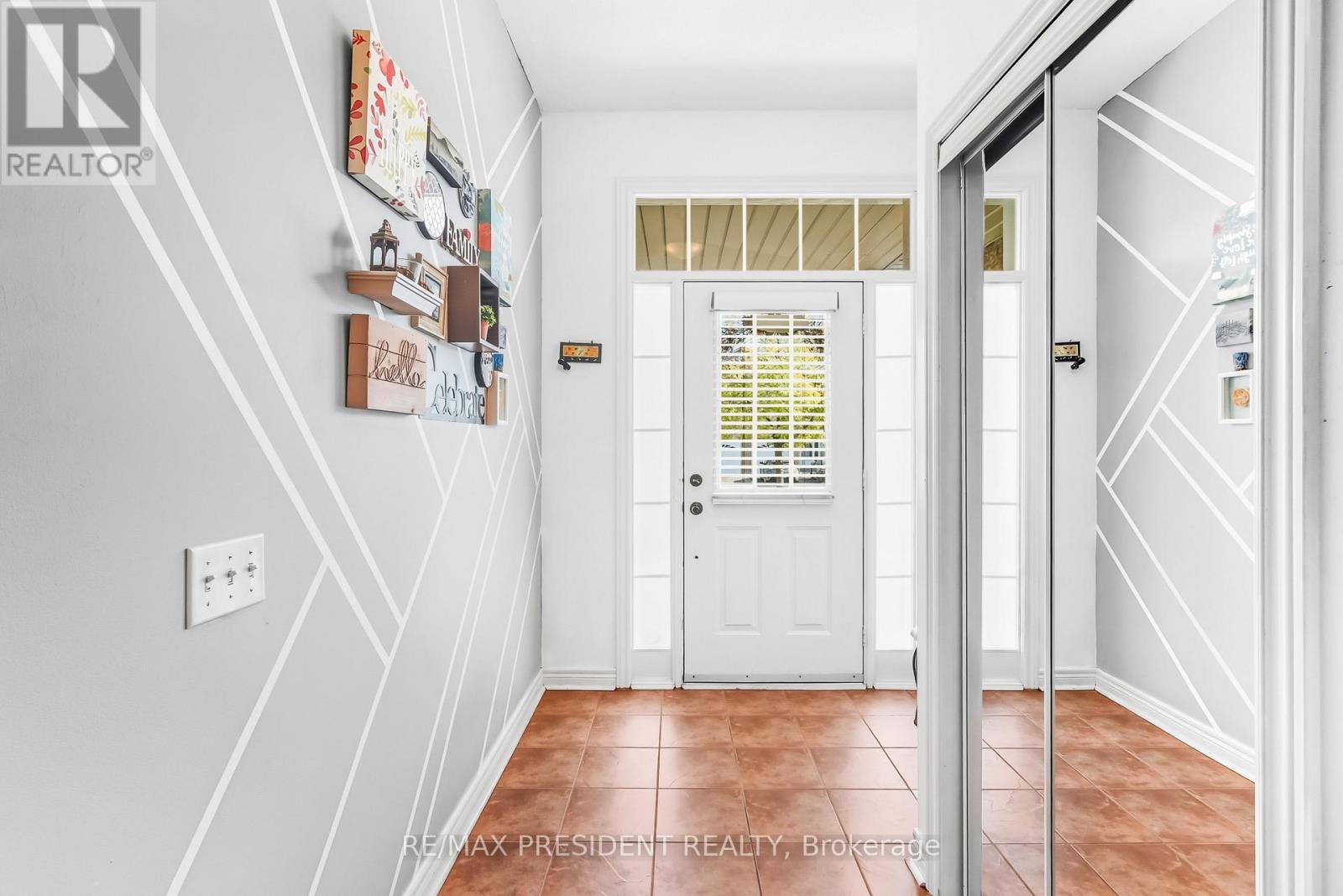 932 Ledbury Crescent, Mississauga (East Credit), Ontario  L5V 2R3 - Photo 9 - W12465669
