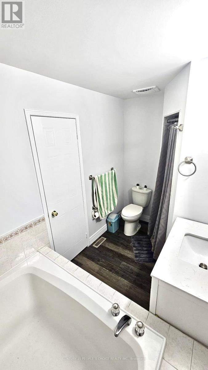 116 Goldenlight Circle, Brampton (Brampton West), Ontario  L6X 4N6 - Photo 14 - W12465695