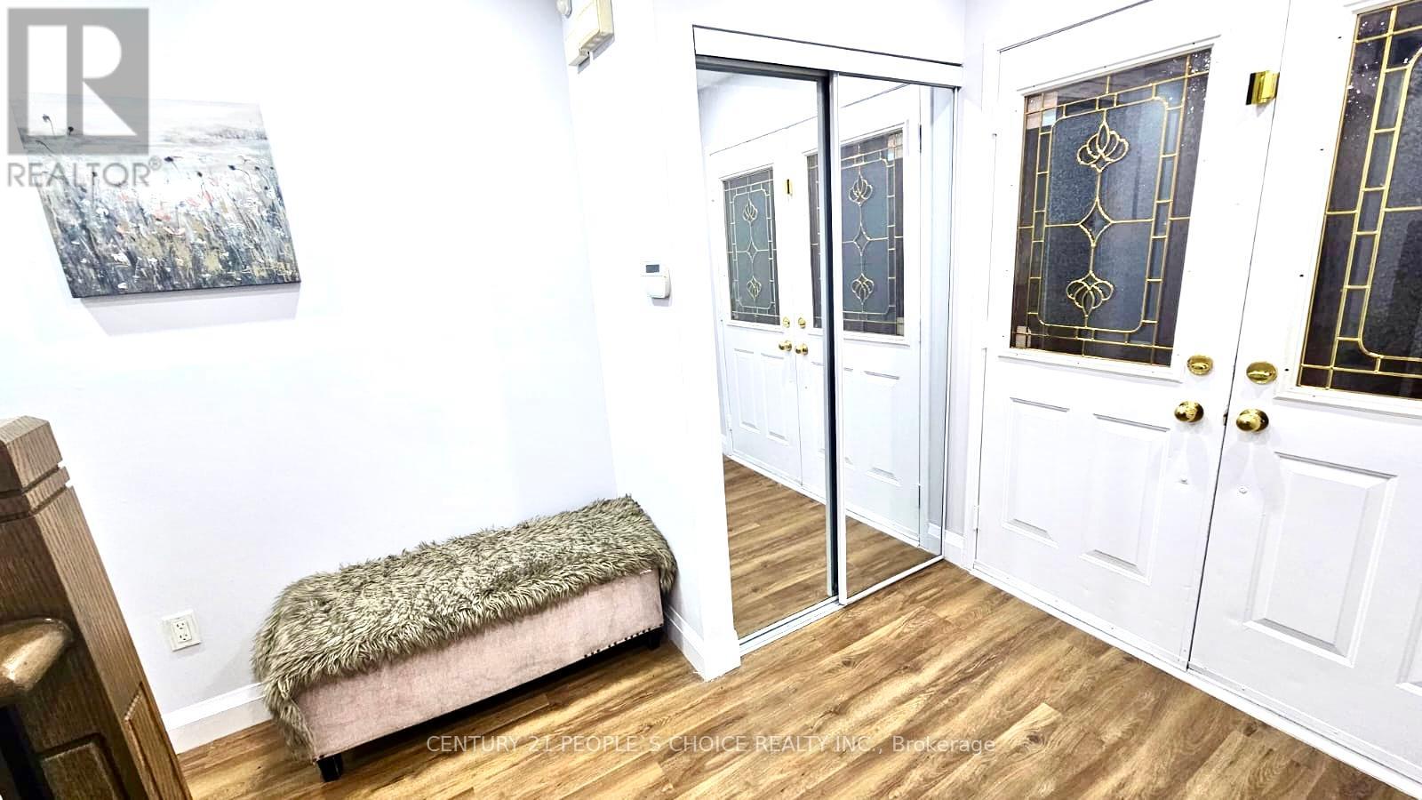 116 Goldenlight Circle, Brampton (Brampton West), Ontario  L6X 4N6 - Photo 3 - W12465695