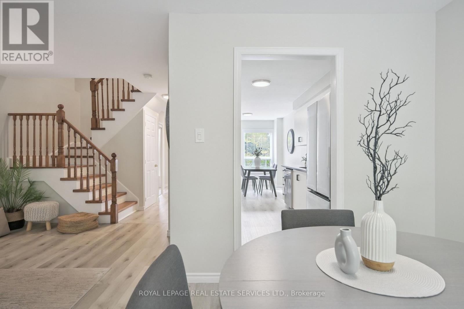 1233 Hedgestone Crescent, Oakville, Ontario  L6M 1X6 - Photo 11 - W12465730