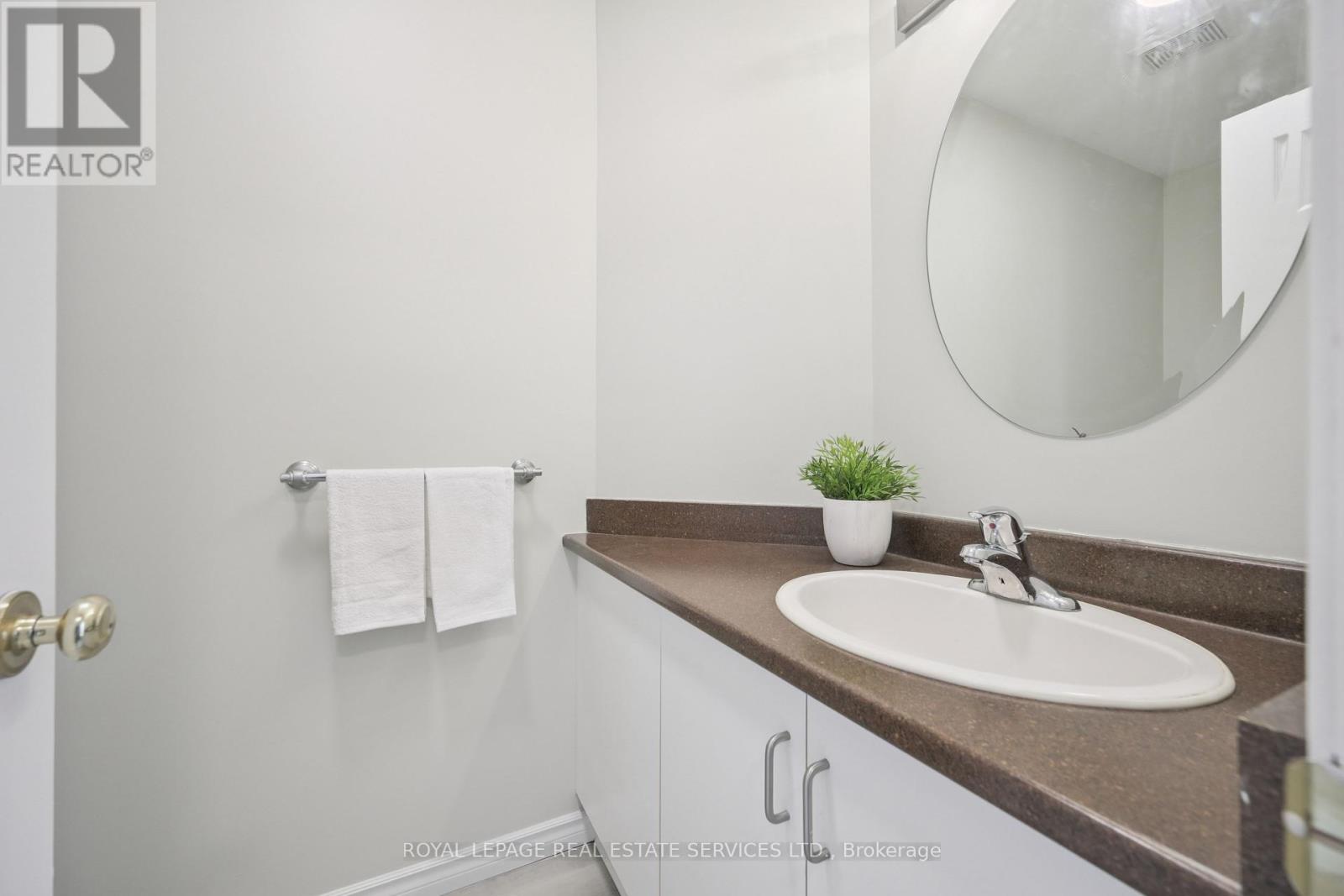 1233 Hedgestone Crescent, Oakville, Ontario  L6M 1X6 - Photo 18 - W12465730