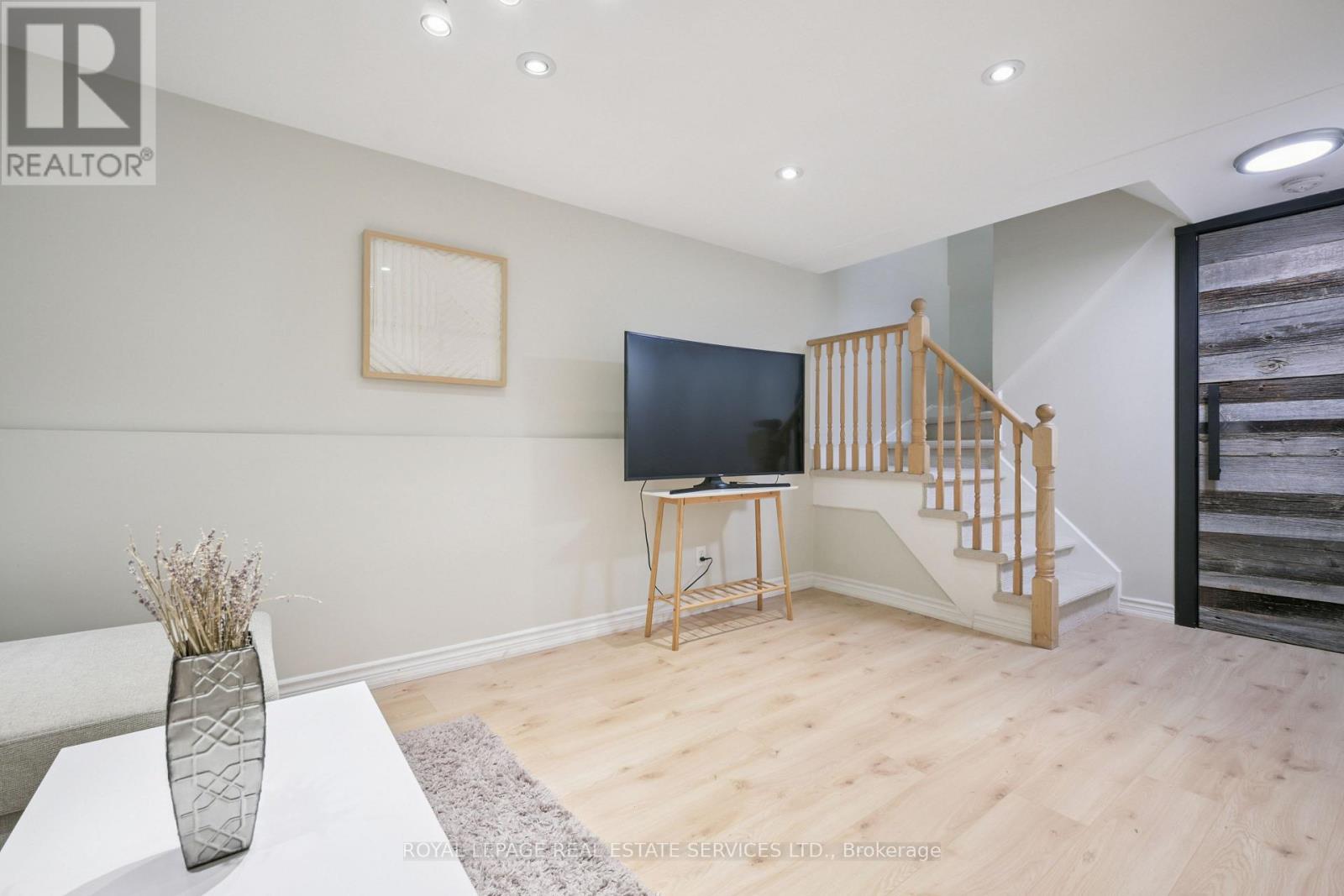 1233 Hedgestone Crescent, Oakville, Ontario  L6M 1X6 - Photo 28 - W12465730