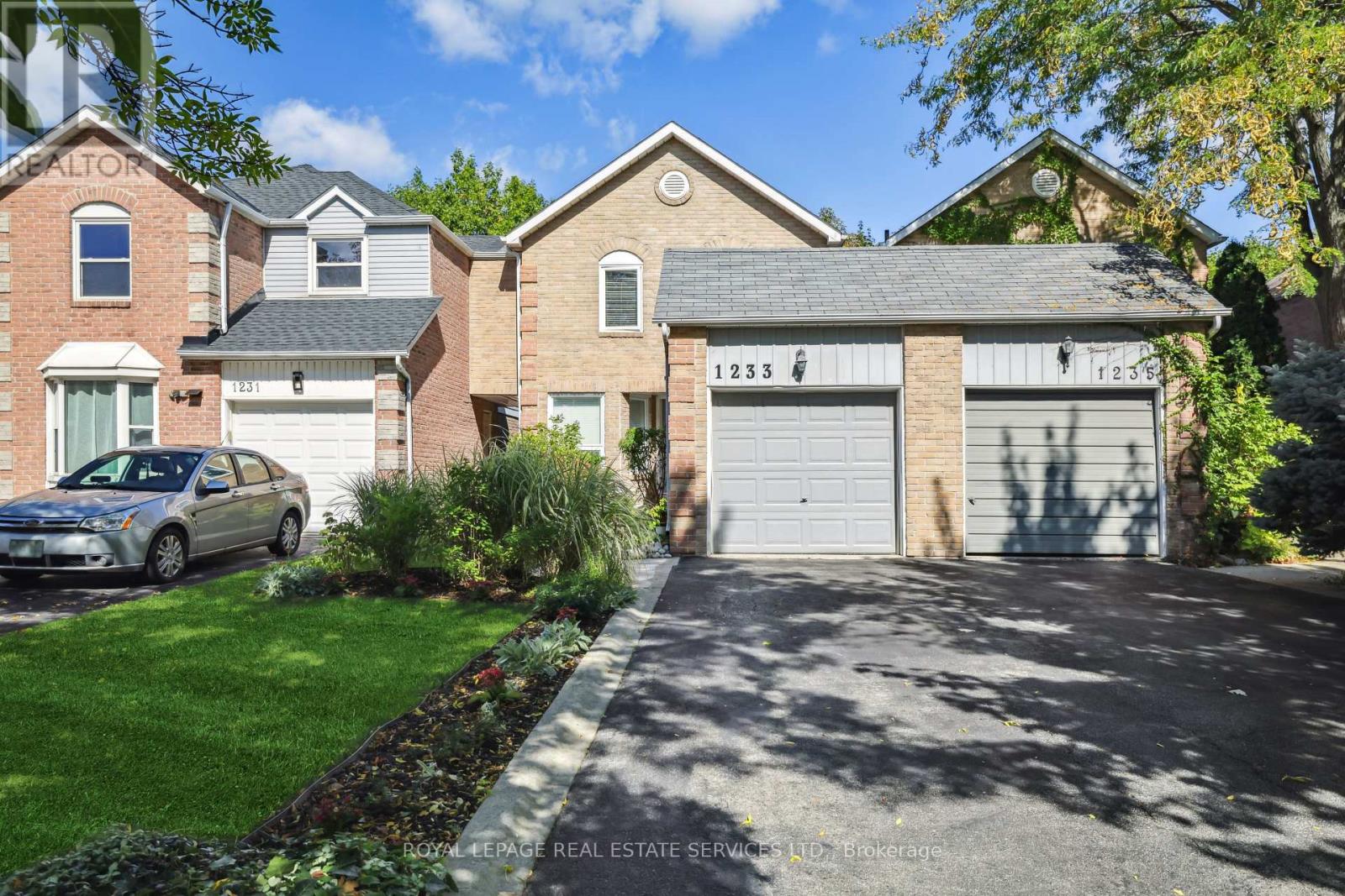 1233 Hedgestone Crescent, Oakville, Ontario  L6M 1X6 - Photo 3 - W12465730