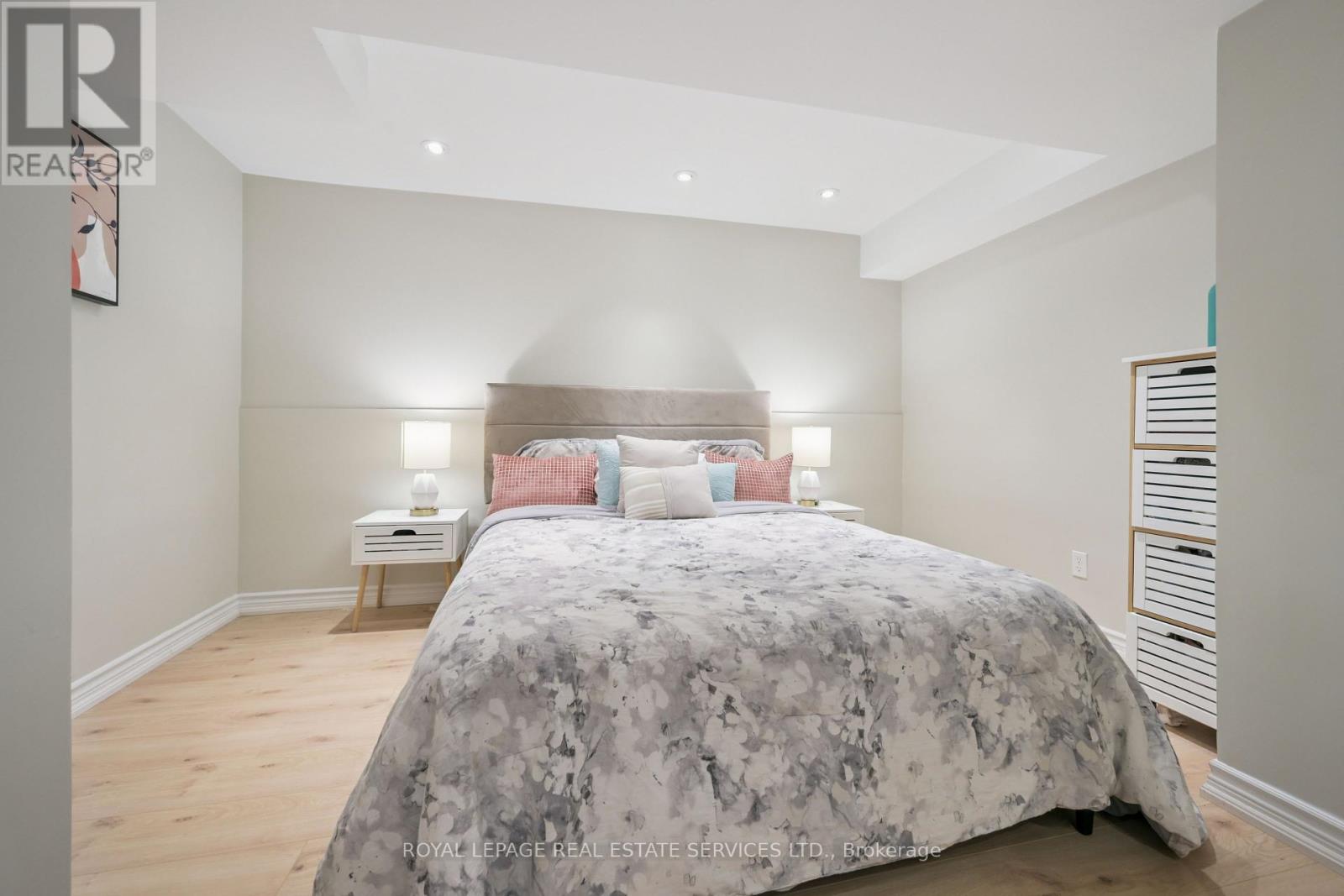 1233 Hedgestone Crescent, Oakville, Ontario  L6M 1X6 - Photo 31 - W12465730