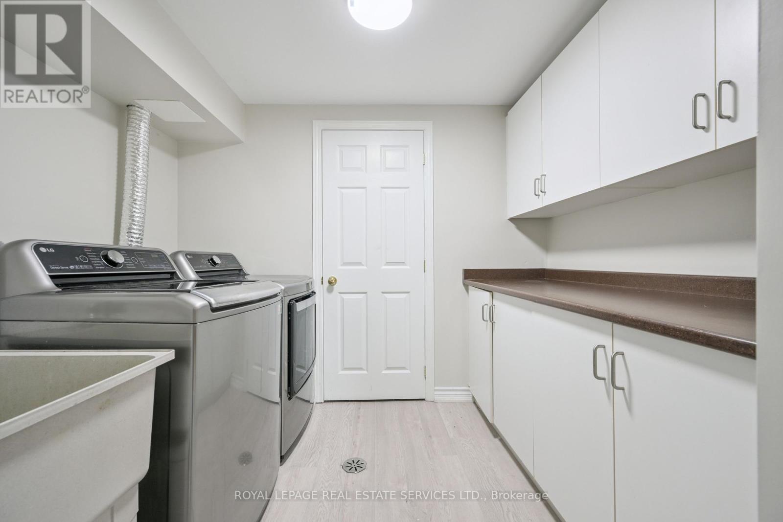 1233 Hedgestone Crescent, Oakville, Ontario  L6M 1X6 - Photo 32 - W12465730