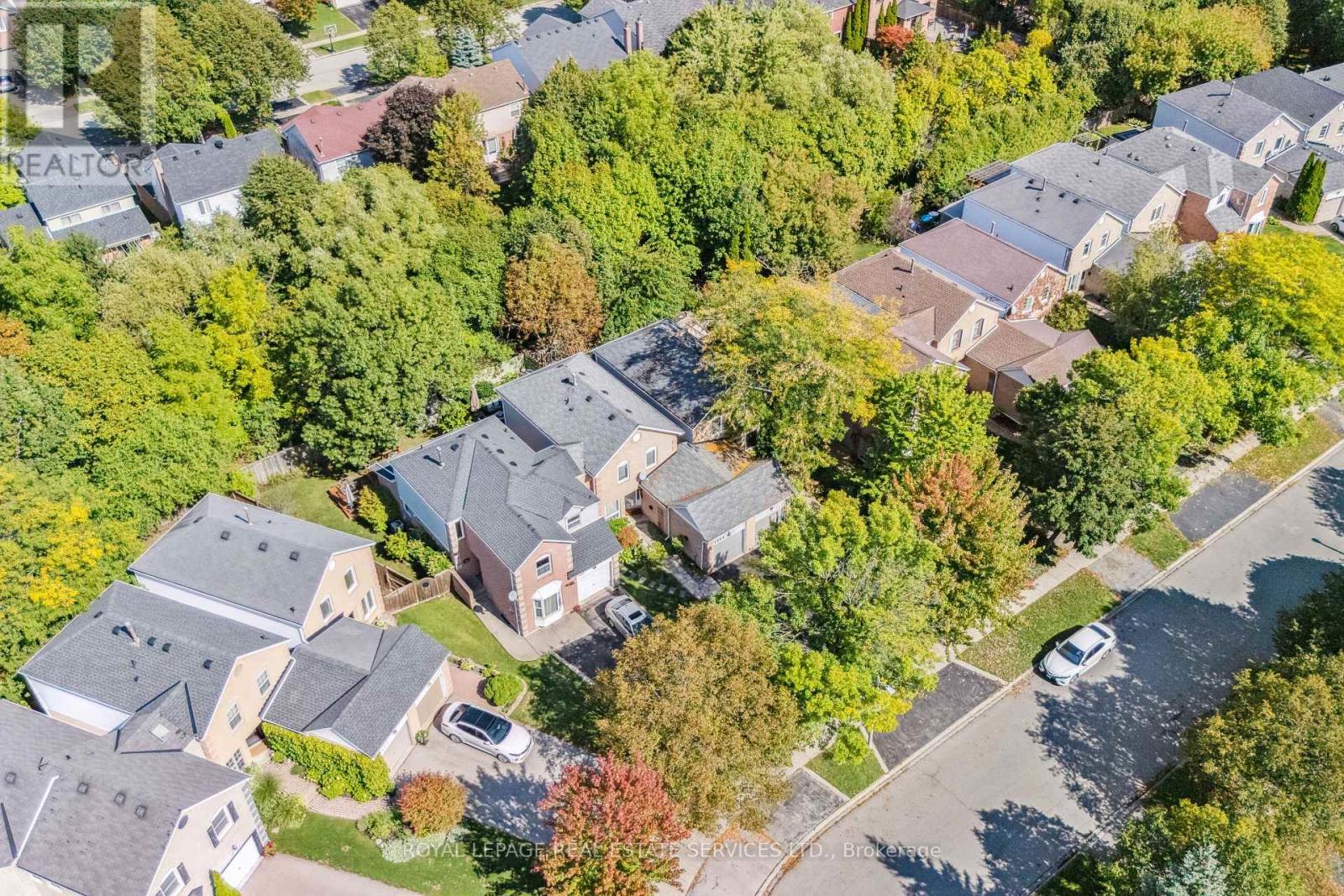 1233 Hedgestone Crescent, Oakville, Ontario  L6M 1X6 - Photo 36 - W12465730