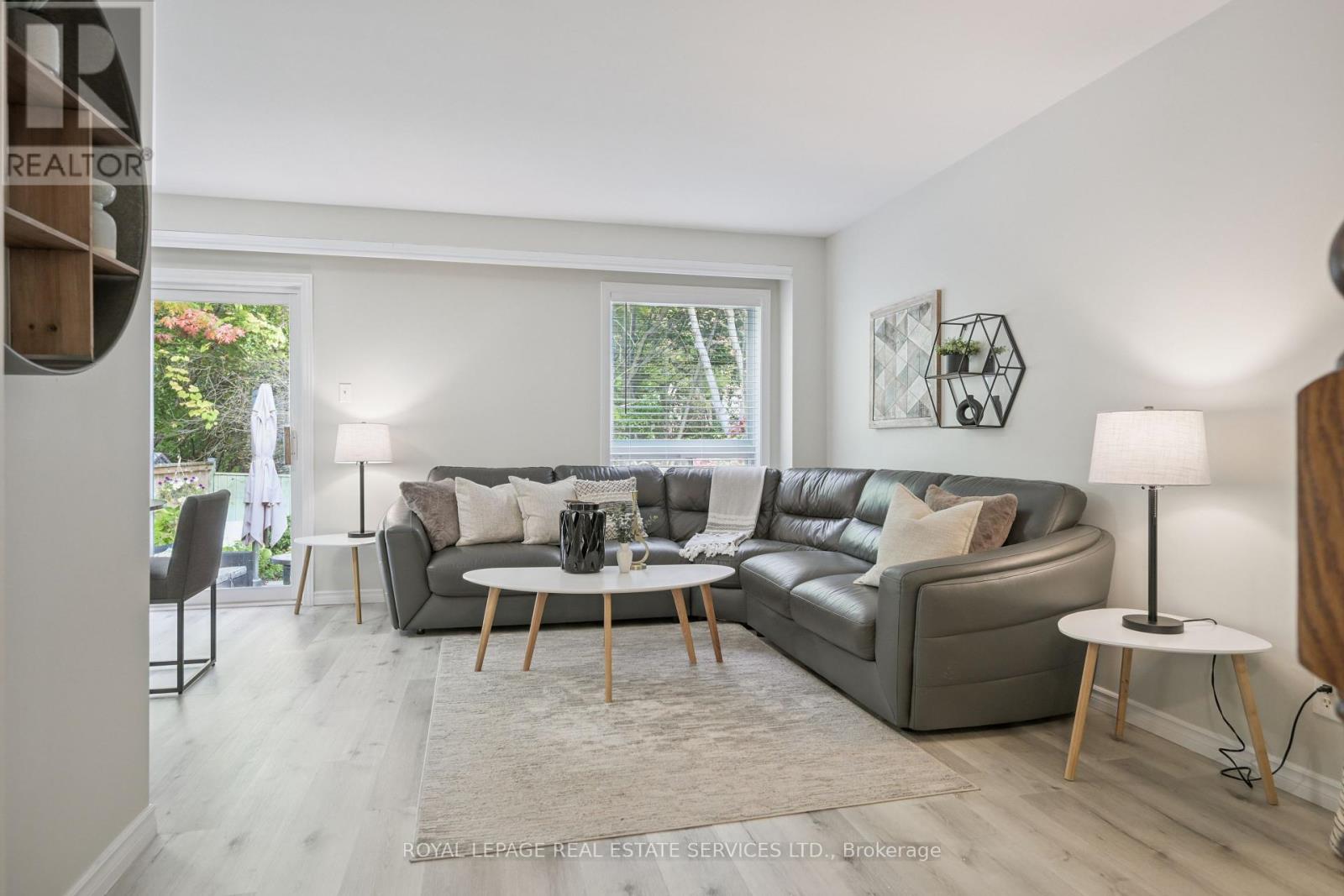 1233 Hedgestone Crescent, Oakville, Ontario  L6M 1X6 - Photo 4 - W12465730