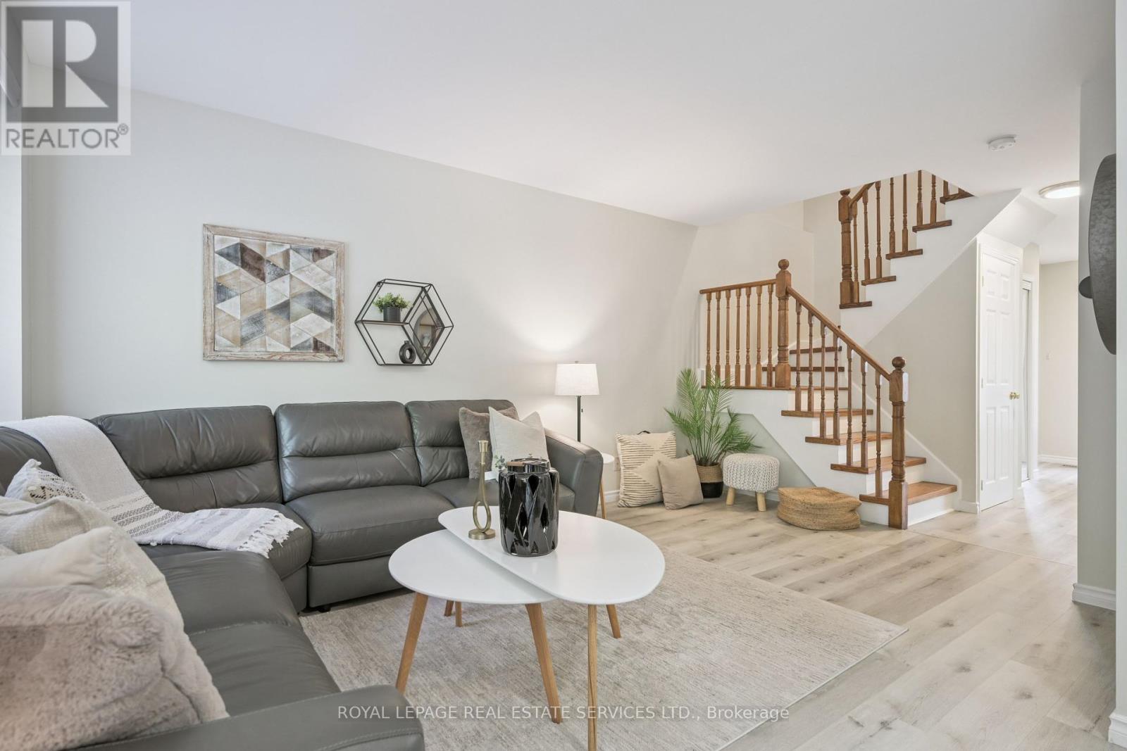 1233 Hedgestone Crescent, Oakville, Ontario  L6M 1X6 - Photo 9 - W12465730