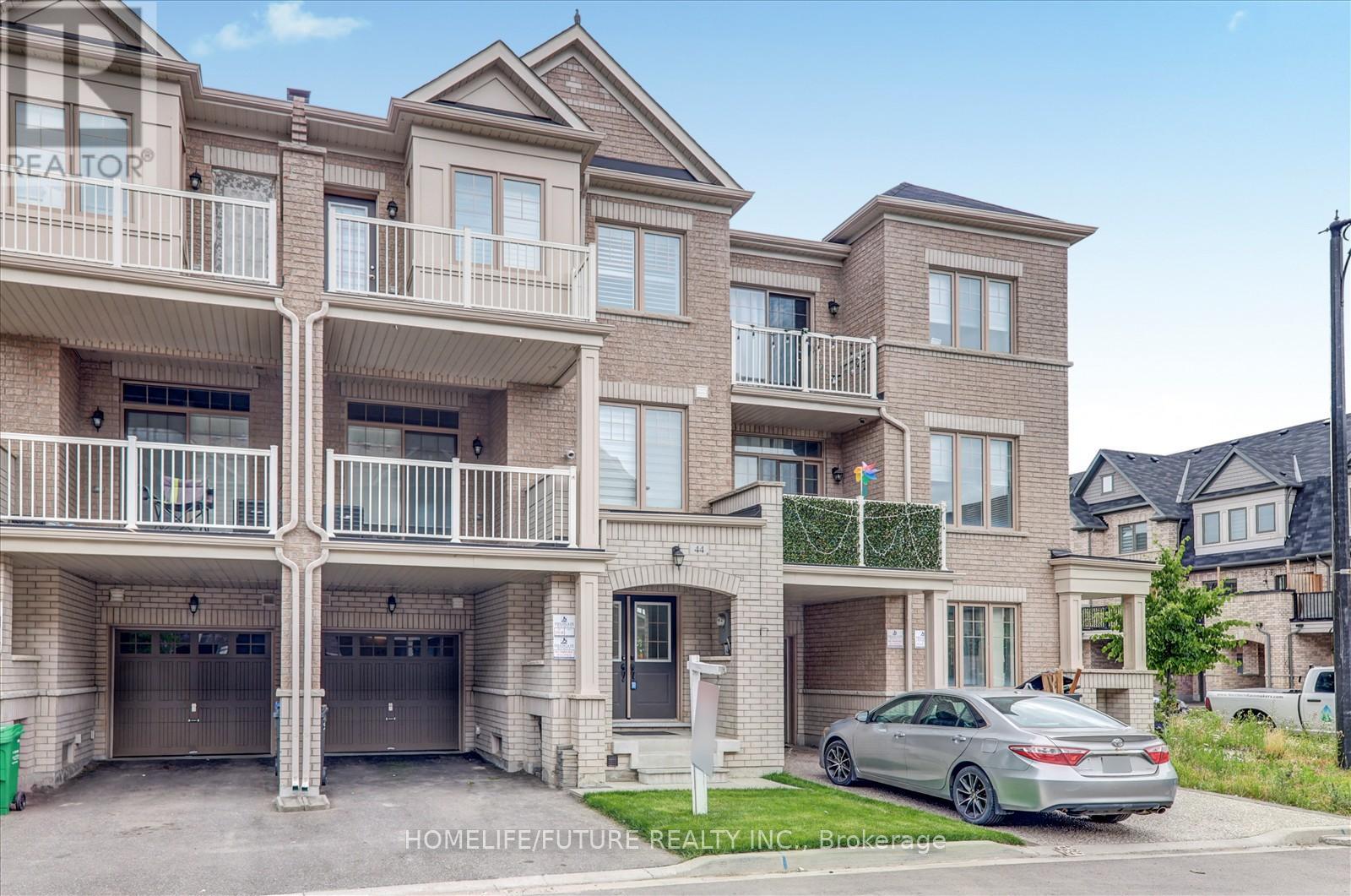 44 Haymarket Drive, Brampton, Ontario  L7A 5C1 - Photo 4 - W12465739
