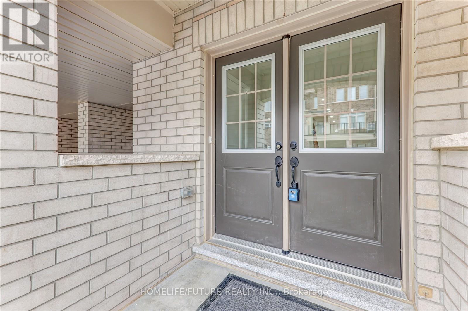 44 Haymarket Drive, Brampton, Ontario  L7A 5C1 - Photo 5 - W12465739