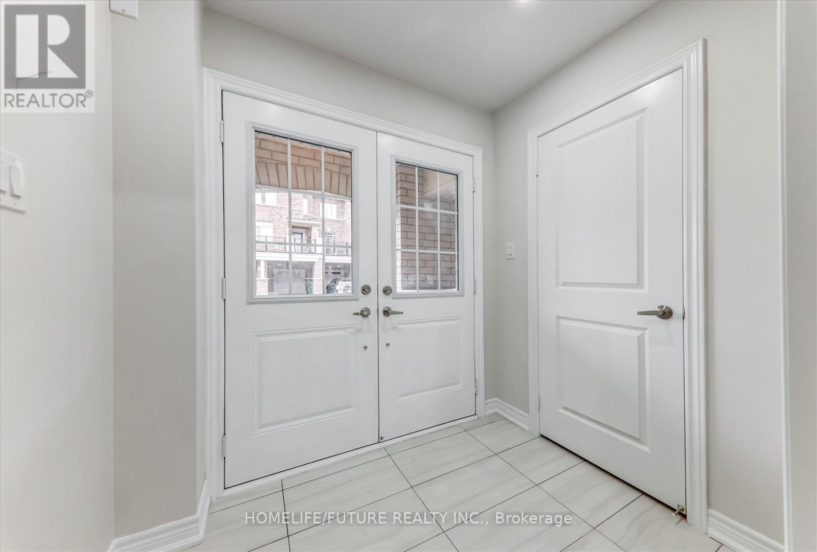 44 Haymarket Drive, Brampton, Ontario  L7A 5C1 - Photo 6 - W12465739