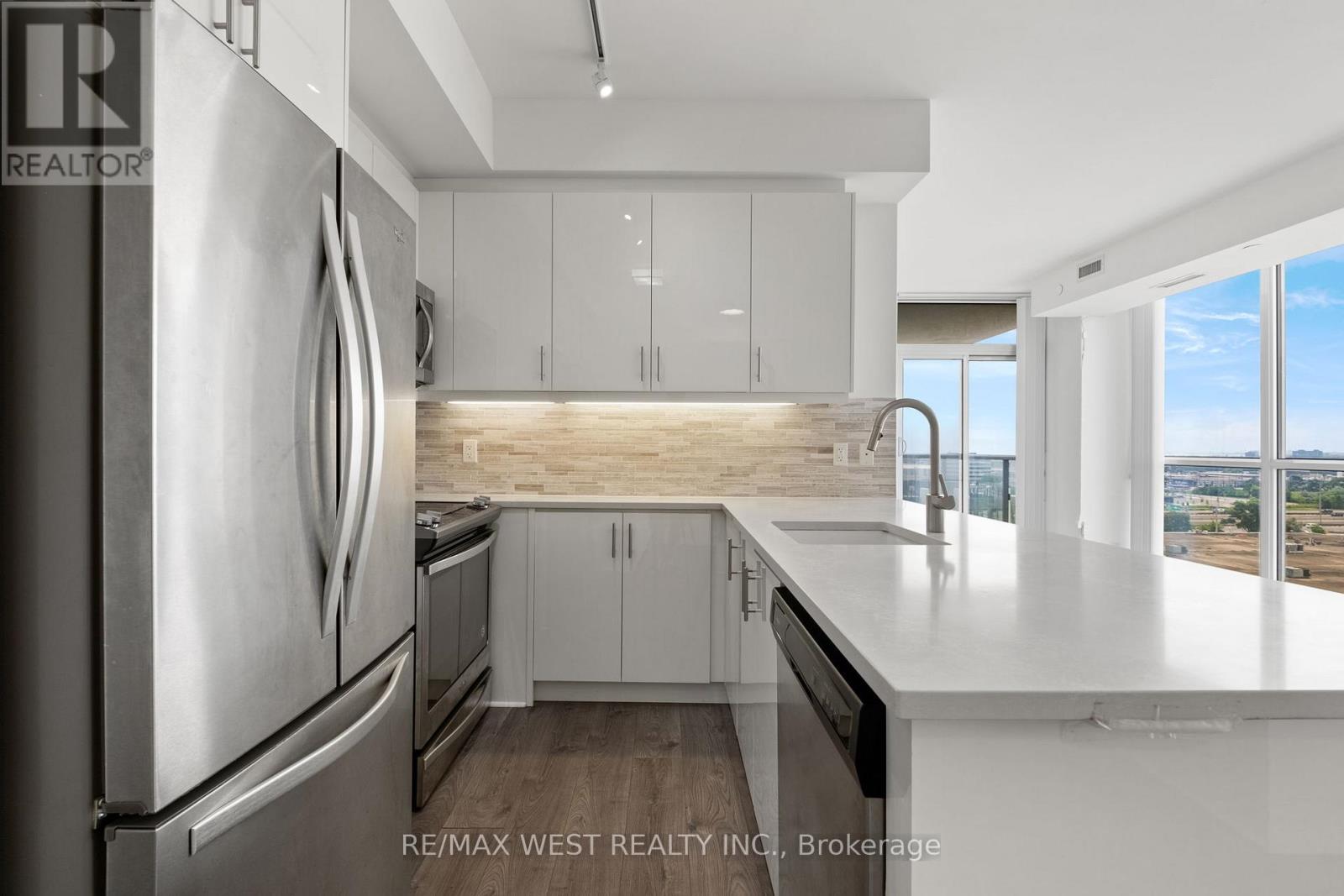 907 - 15 Zorra Street, Toronto, Ontario  M8Z 0C1 - Photo 14 - W12465740