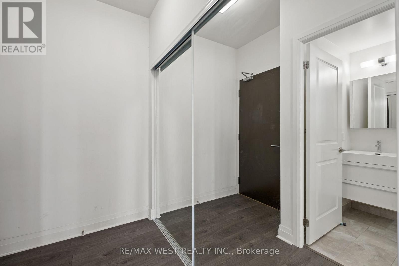 907 - 15 Zorra Street, Toronto, Ontario  M8Z 0C1 - Photo 2 - W12465740