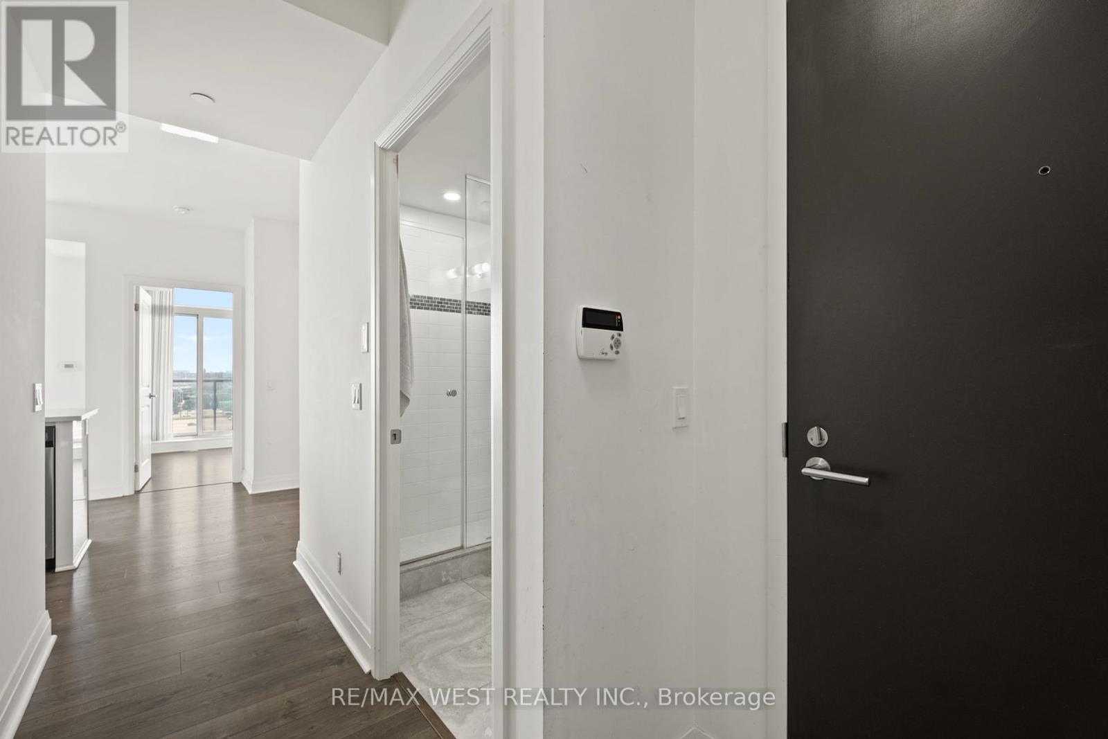 907 - 15 Zorra Street, Toronto, Ontario  M8Z 0C1 - Photo 3 - W12465740
