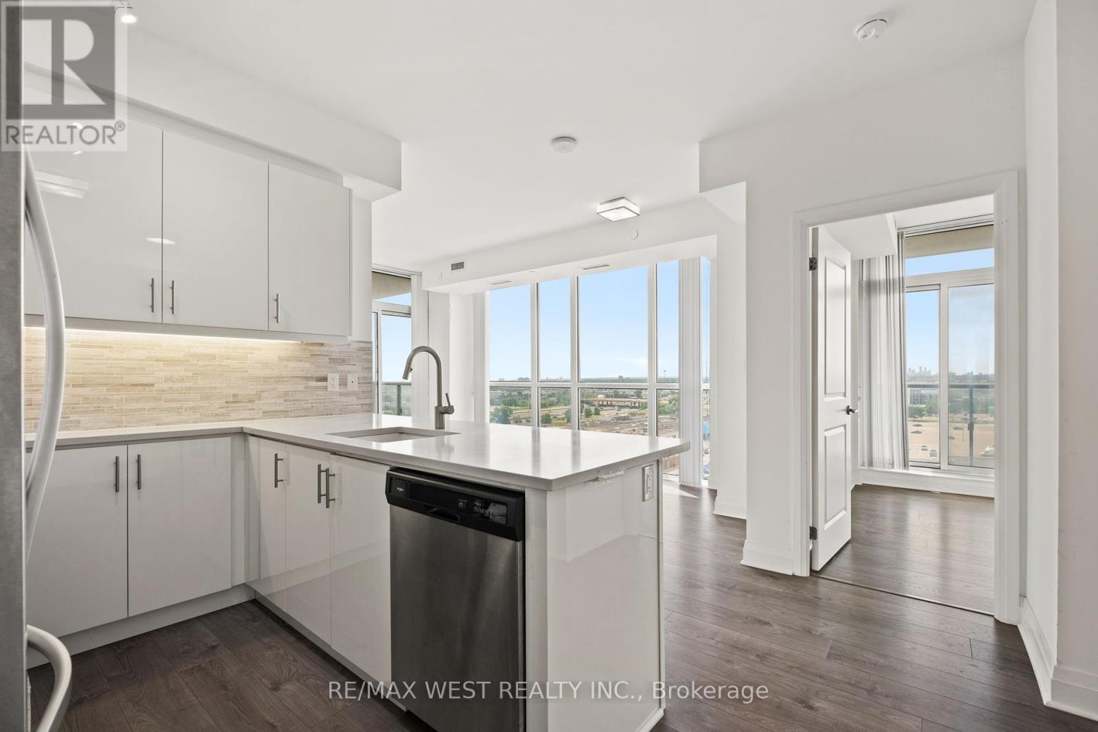907 - 15 Zorra Street, Toronto, Ontario  M8Z 0C1 - Photo 5 - W12465740