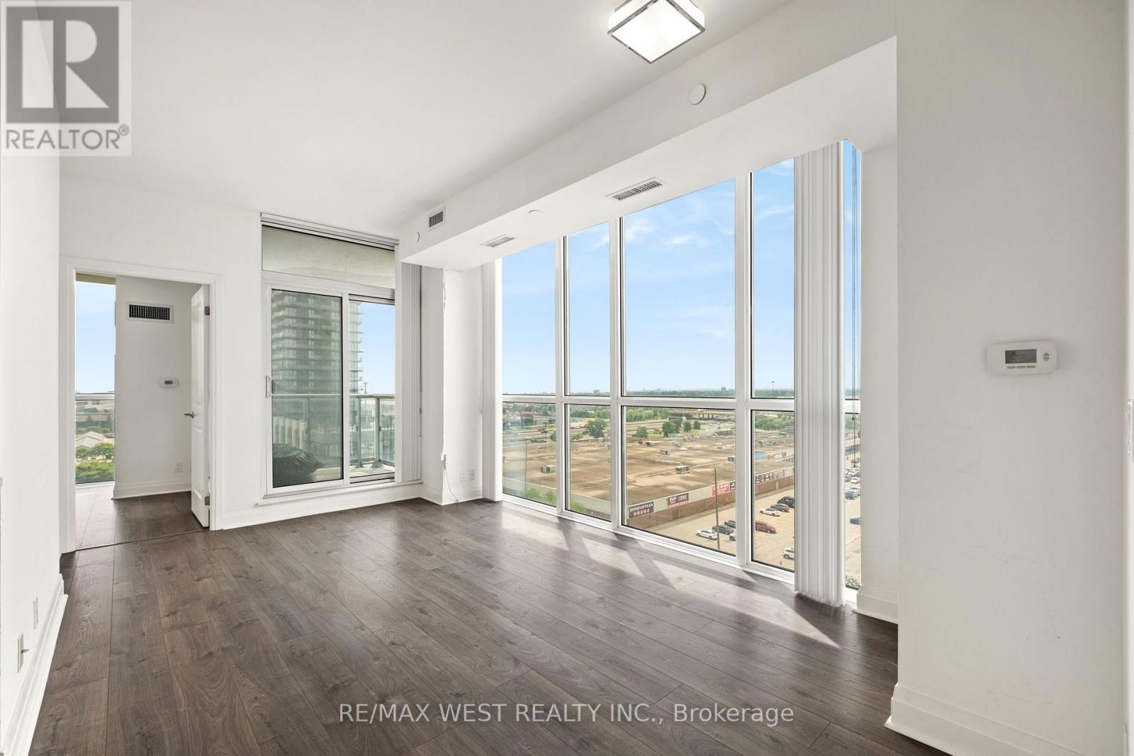 907 - 15 Zorra Street, Toronto, Ontario  M8Z 0C1 - Photo 6 - W12465740