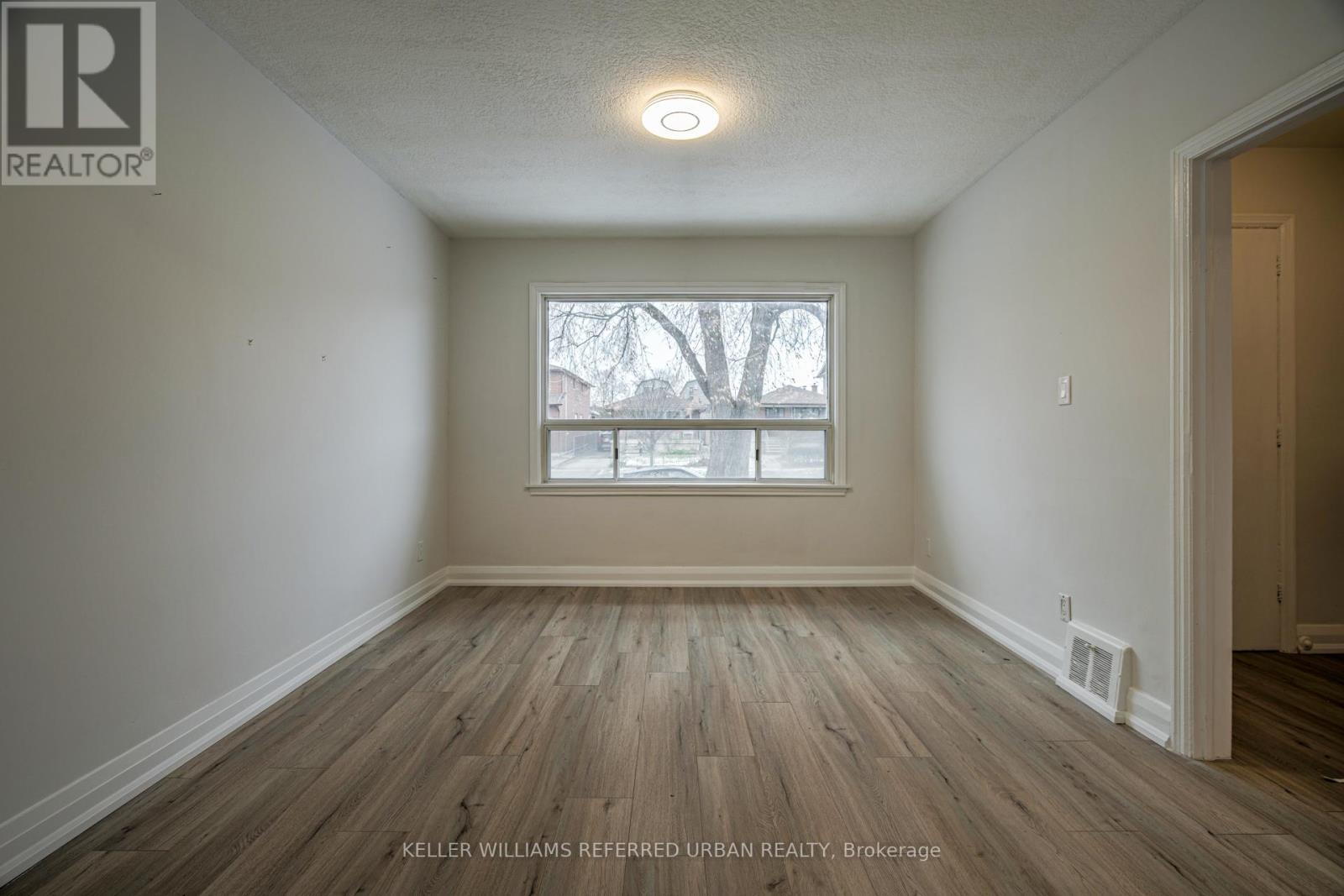 Main - 99 Hay Avenue, Toronto, Ontario  M8Z 1G3 - Photo 10 - W12465757