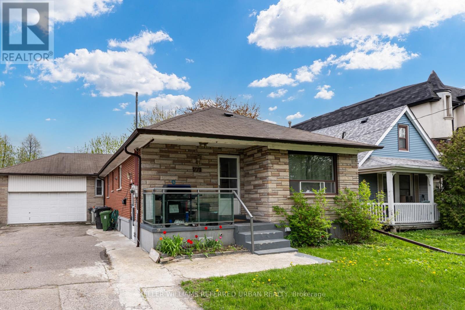 Main - 99 Hay Avenue, Toronto, Ontario  M8Z 1G3 - Photo 2 - W12465757