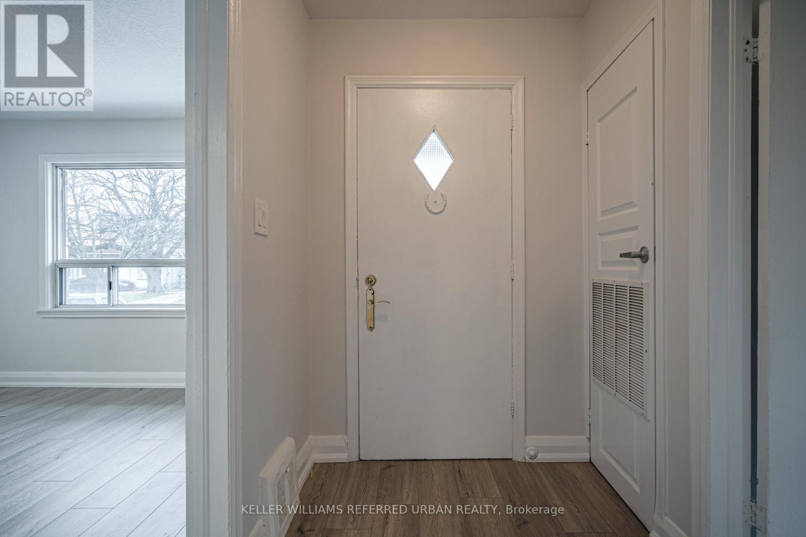 Main - 99 Hay Avenue, Toronto, Ontario  M8Z 1G3 - Photo 3 - W12465757