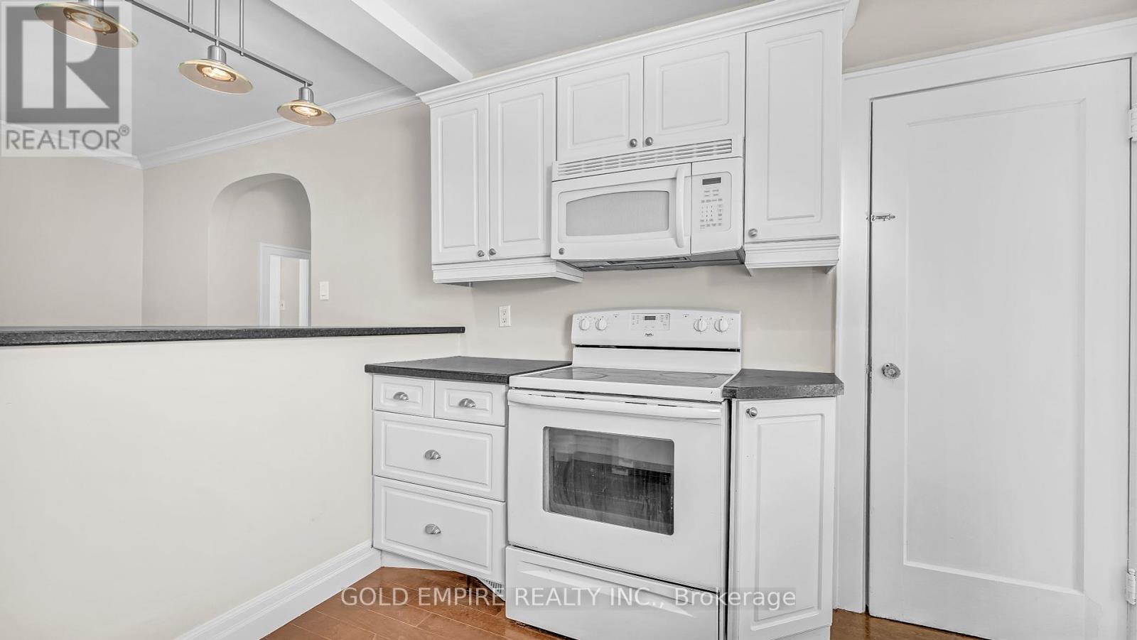 727 Whetter Avenue, London South (South H), Ontario  N6C 2H1 - Photo 8 - X12465893