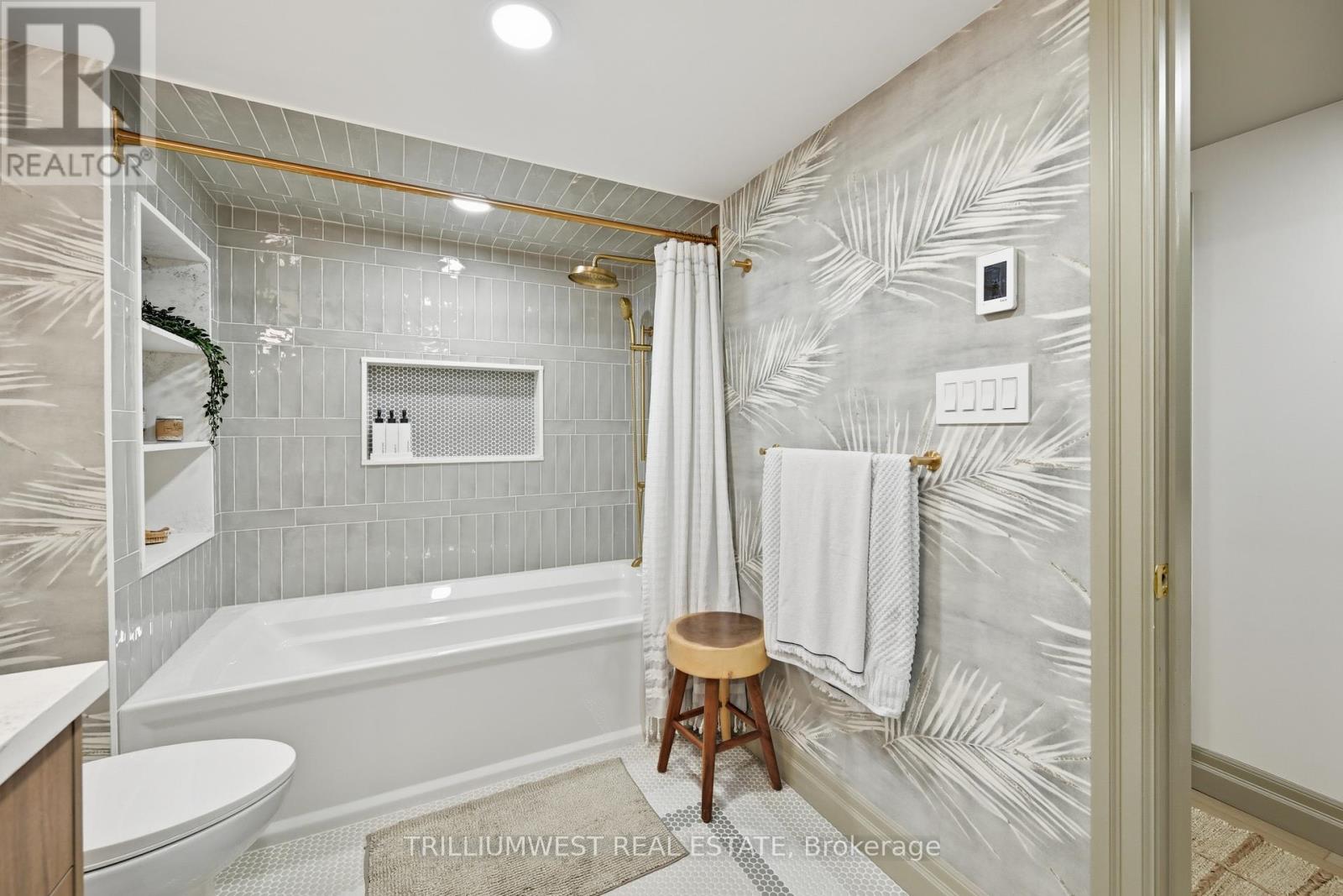 7 Avalon Avenue, Hamilton (Stoney Creek), Ontario  L8G 1X4 - Photo 36 - X12465671