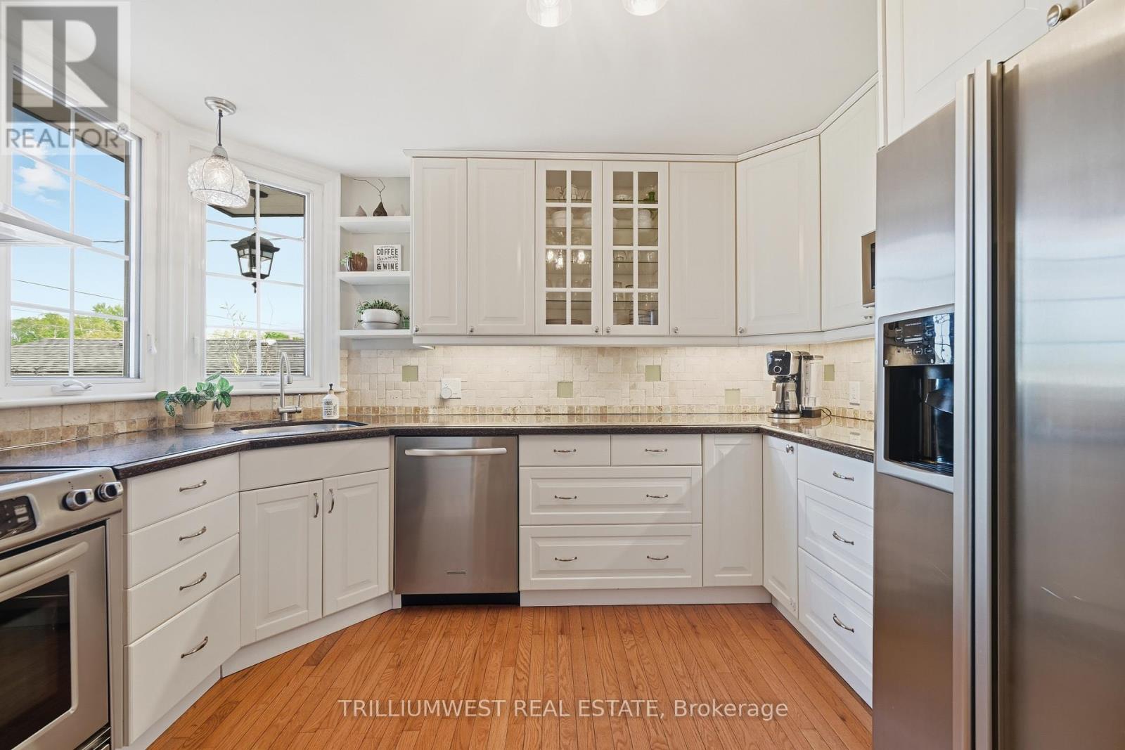 7 Avalon Avenue, Hamilton (Stoney Creek), Ontario  L8G 1X4 - Photo 6 - X12465671