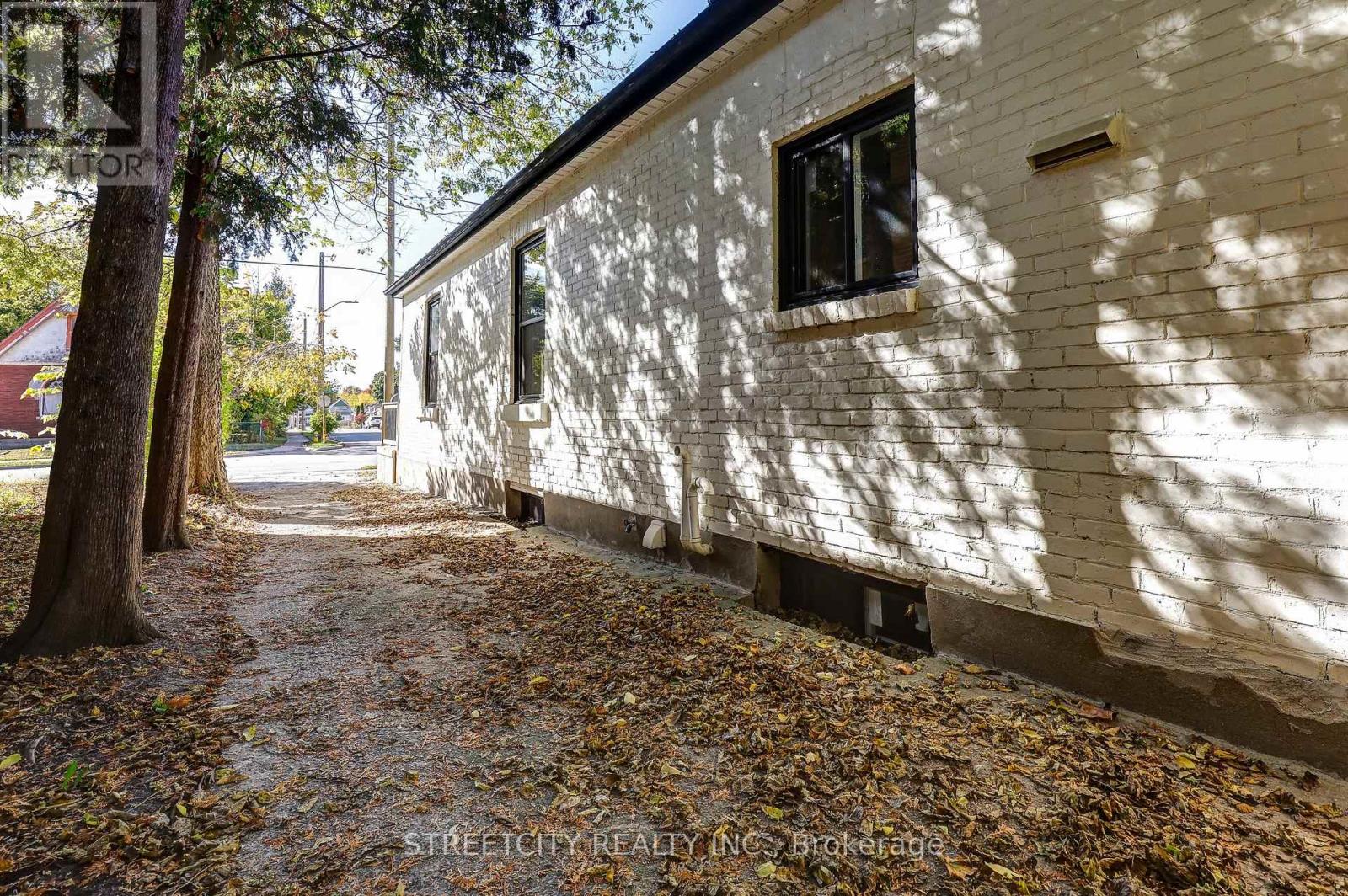 310 Egerton Street, London East, Ontario  N5Z 2G7 - Photo 4 - X12465939