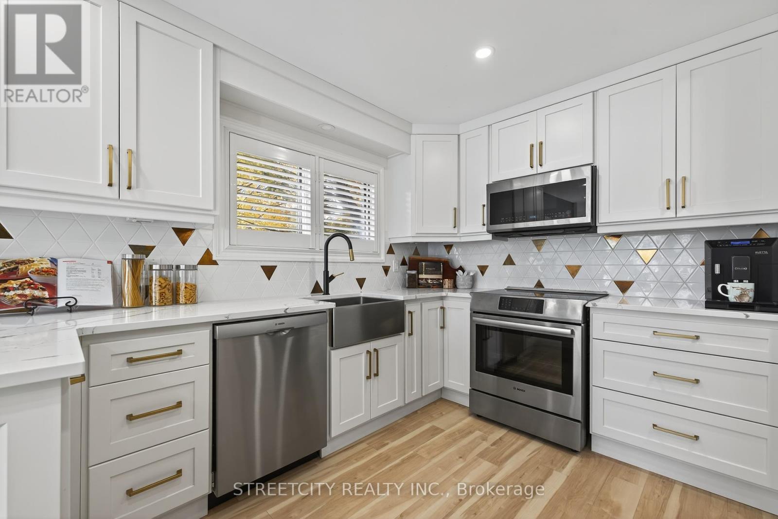 2-152 Albert Street, London East (East F), Ontario  N6A 1M1 - Photo 12 - X12465977