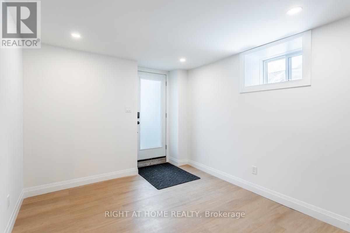 4 - 113 Catharine Street N, Hamilton, Ontario  L8R 1J5 - Photo 2 - X12465712