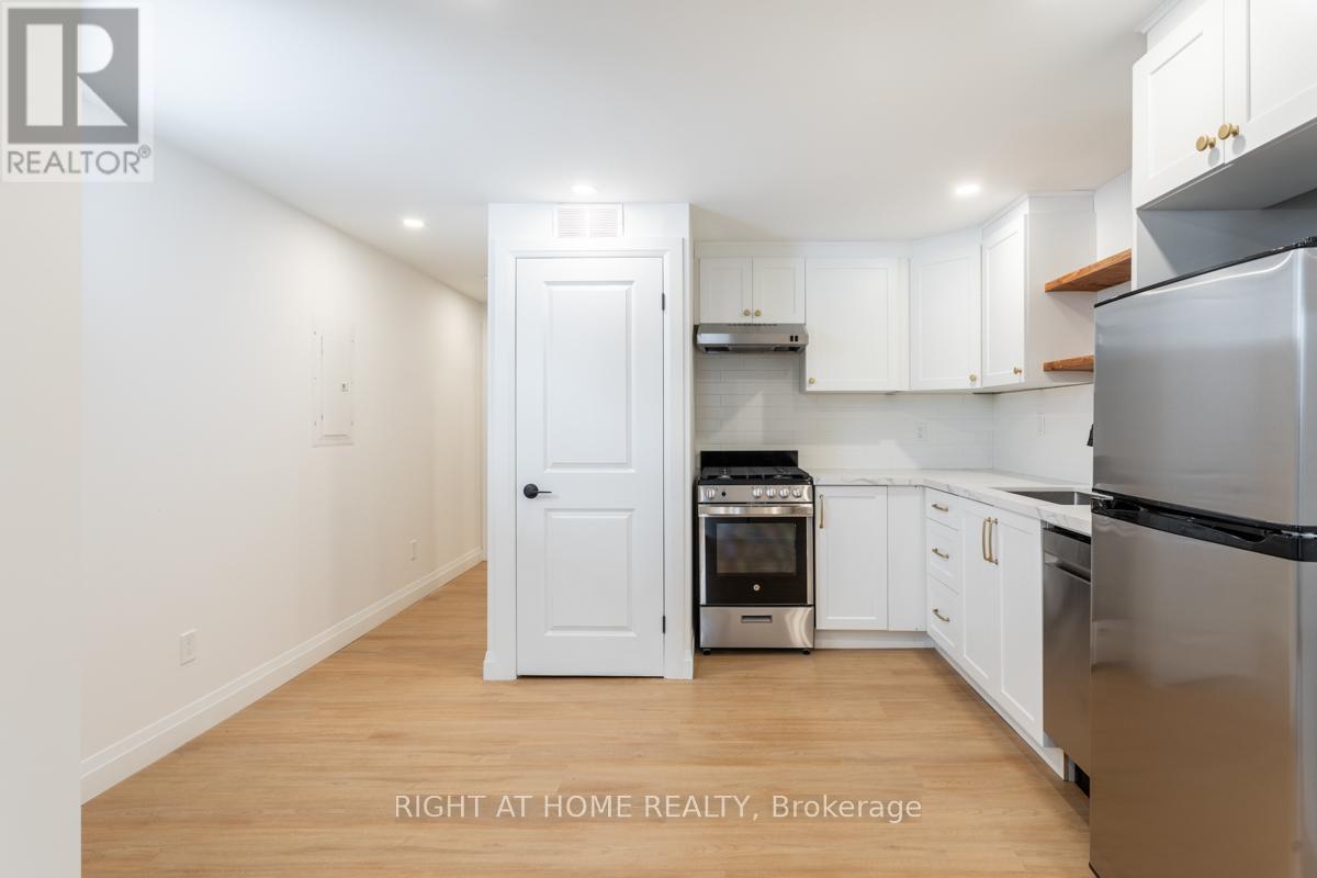 4 - 113 Catharine Street N, Hamilton, Ontario  L8R 1J5 - Photo 4 - X12465712