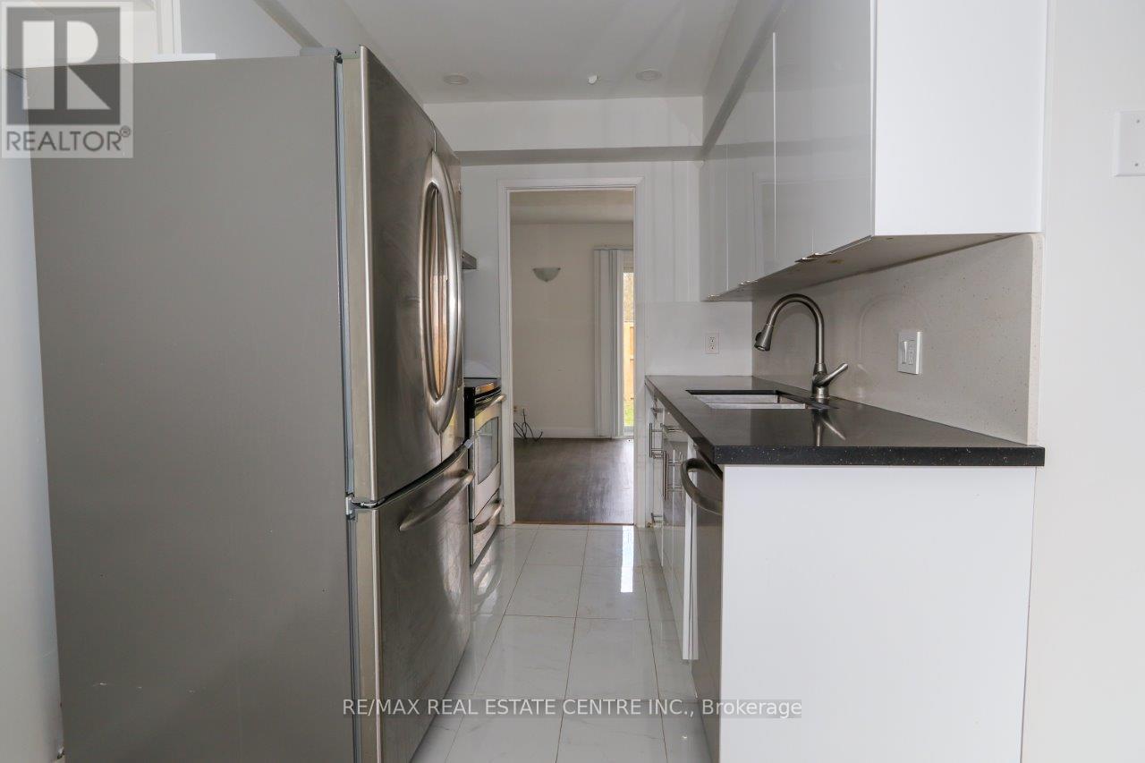 1 - 411 Keats Way, Waterloo, Ontario  N2L 5S7 - Photo 13 - X12465988