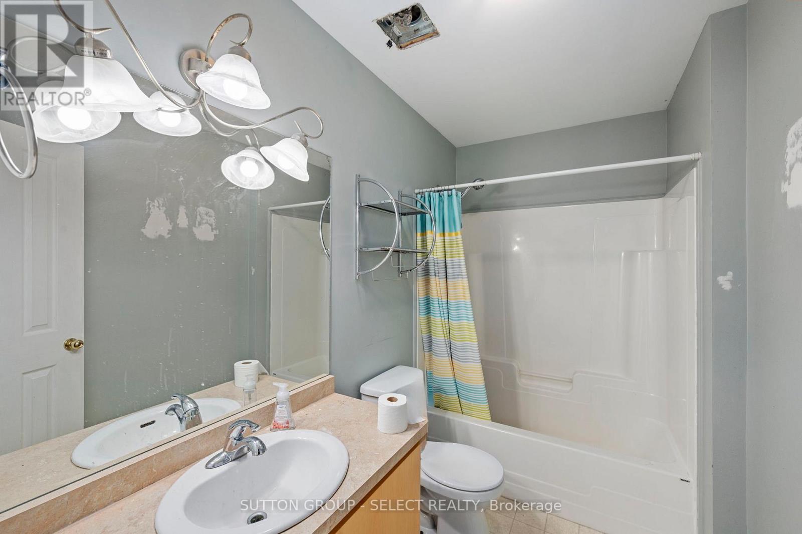 115 Bridle Path, Strathroy-Caradoc, Ontario  N7G 4K2 - Photo 10 - X12465990