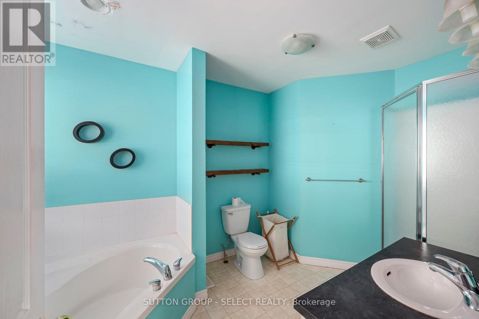 115 Bridle Path, Strathroy-Caradoc, Ontario  N7G 4K2 - Photo 14 - X12465990