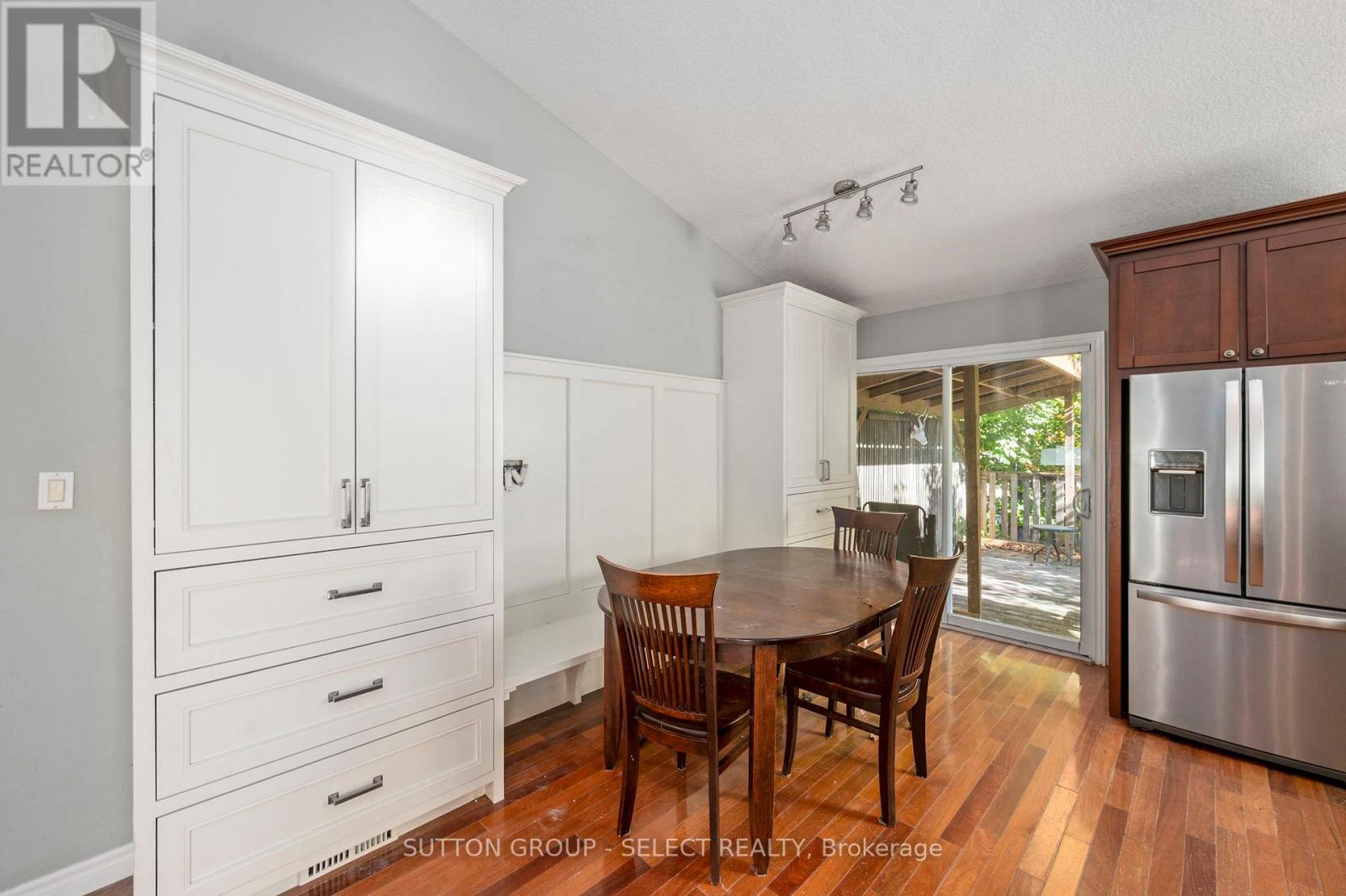 115 Bridle Path, Strathroy-Caradoc, Ontario  N7G 4K2 - Photo 7 - X12465990