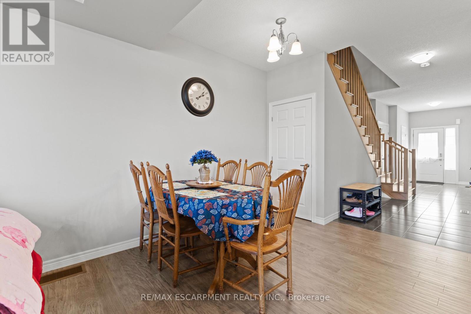 23 Zoe Lane, Hamilton, Ontario  L0R 1C0 - Photo 12 - X12465717