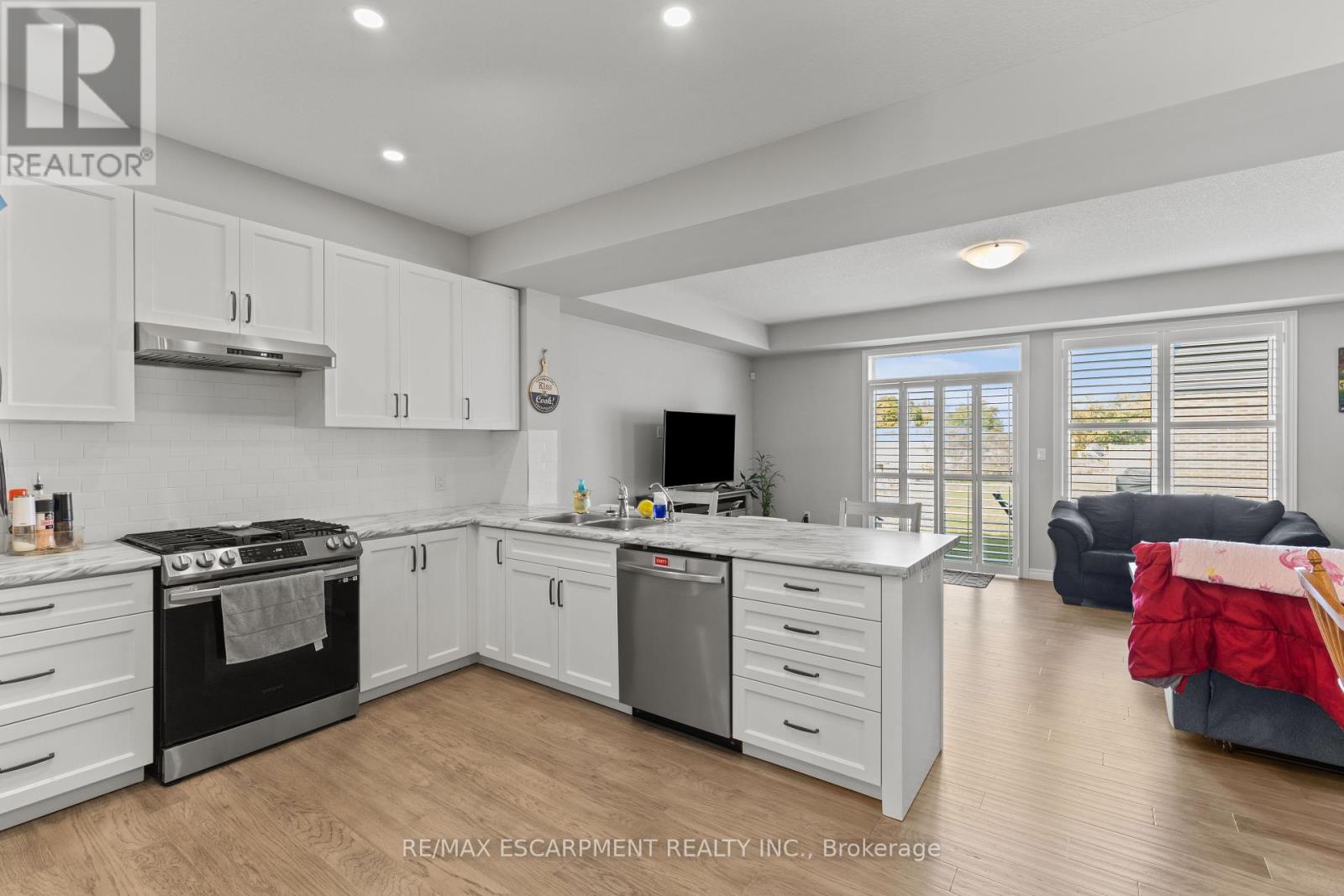 23 Zoe Lane, Hamilton, Ontario  L0R 1C0 - Photo 19 - X12465717