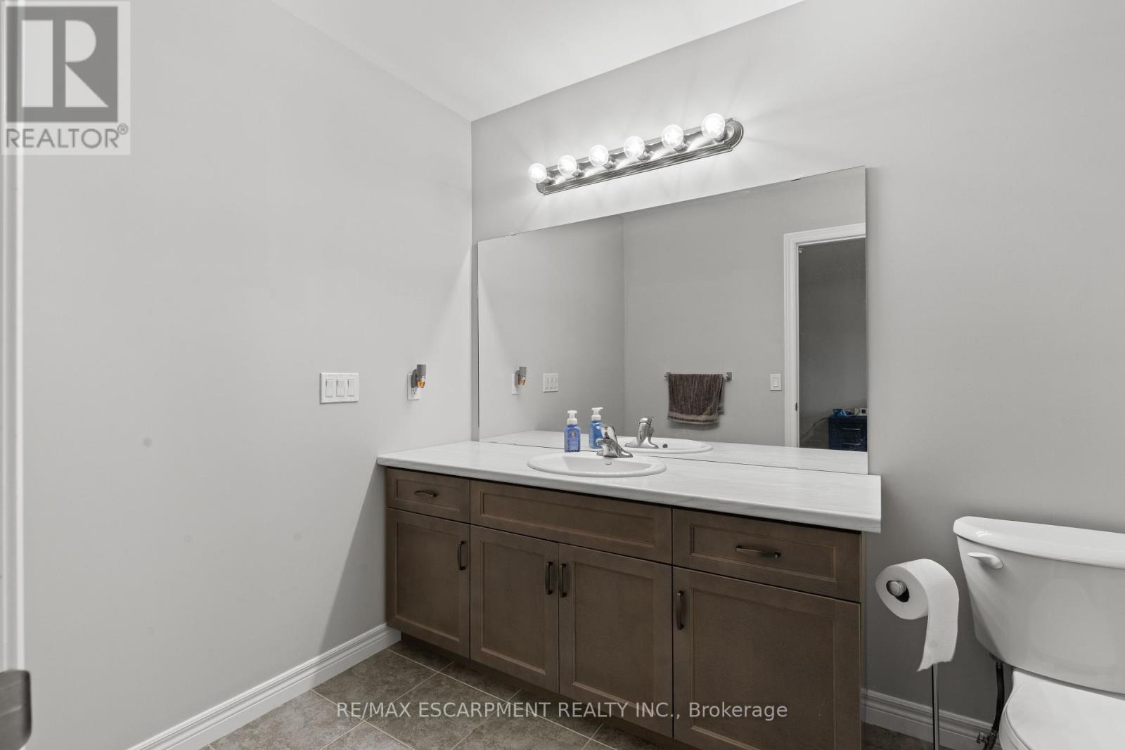23 Zoe Lane, Hamilton, Ontario  L0R 1C0 - Photo 28 - X12465717